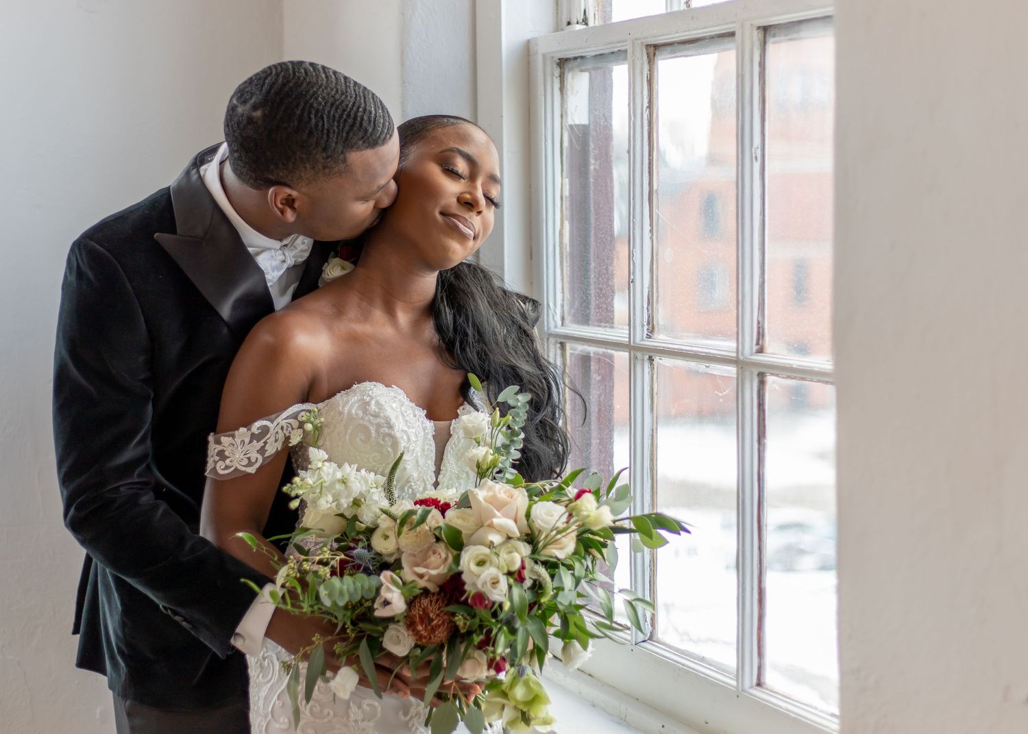 Niagara, Hamilton, Haldimand, Norfolk, Brantford Wedding & Lifestyle Photographer