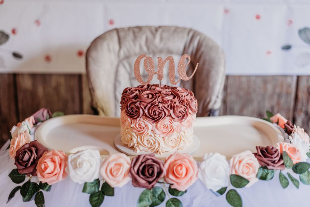 Wedding decor featuring delicate pink roses and greenery garland.