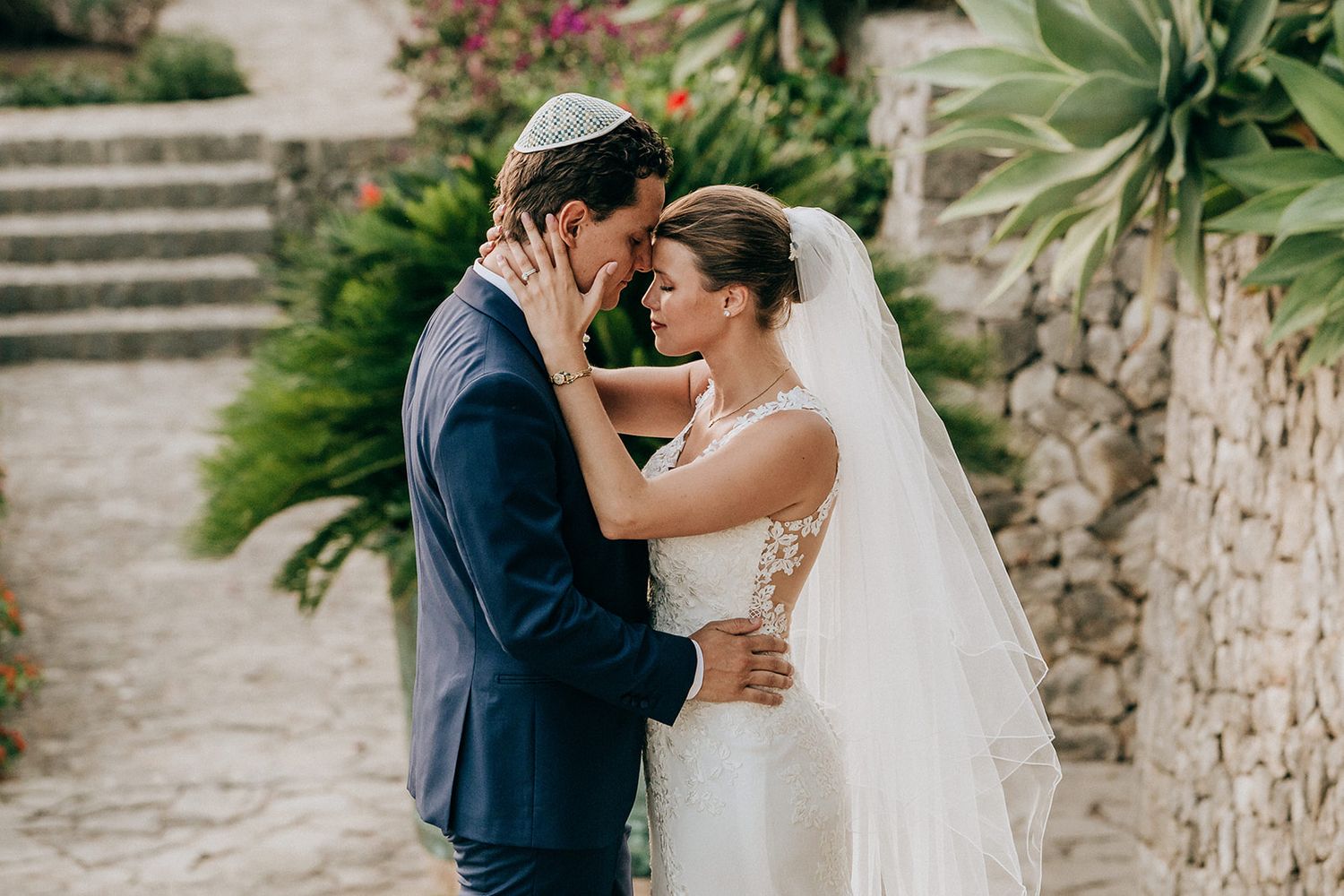 pareja de novios boda en mallorca