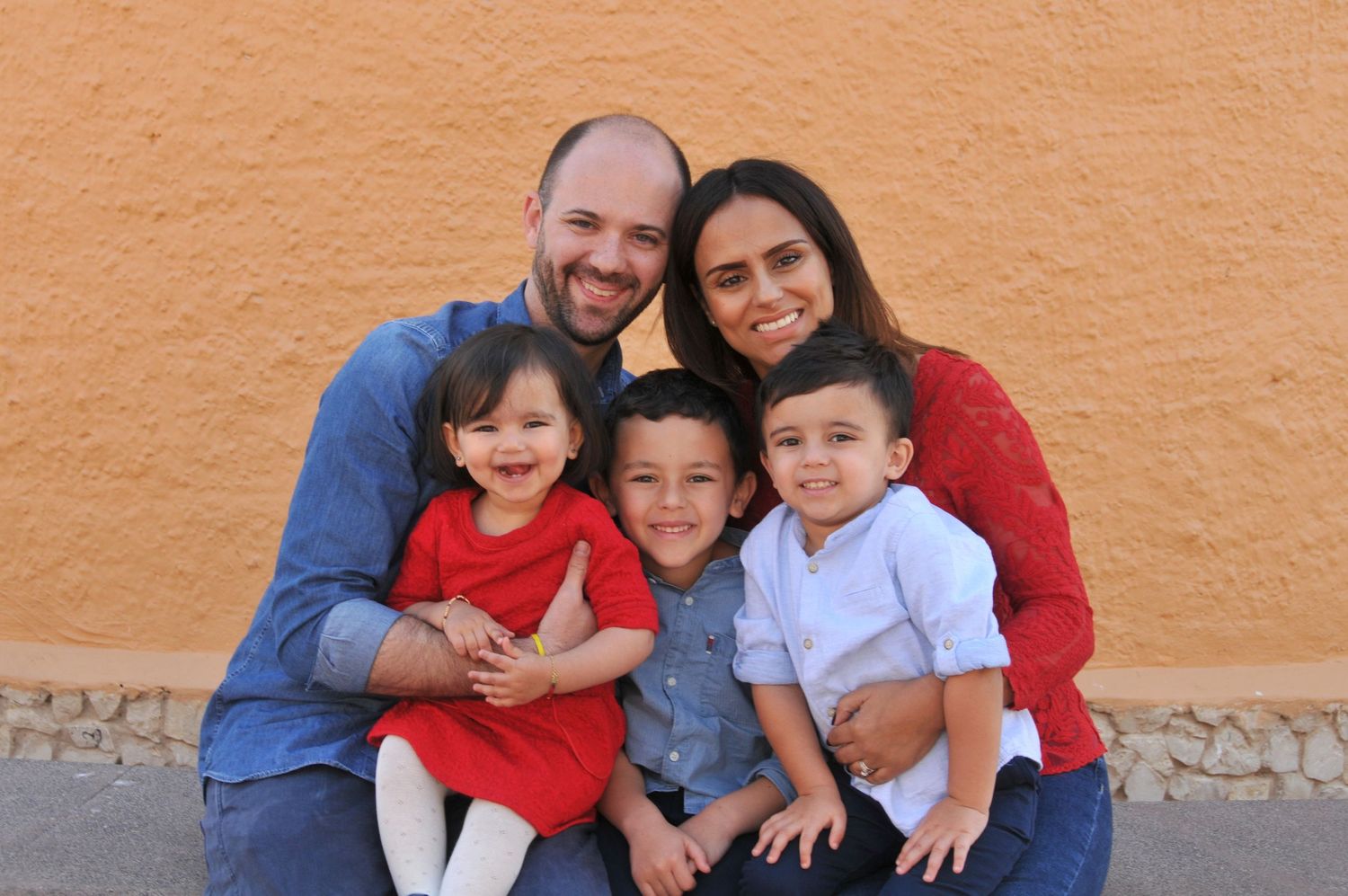 Family of five poses in Doha