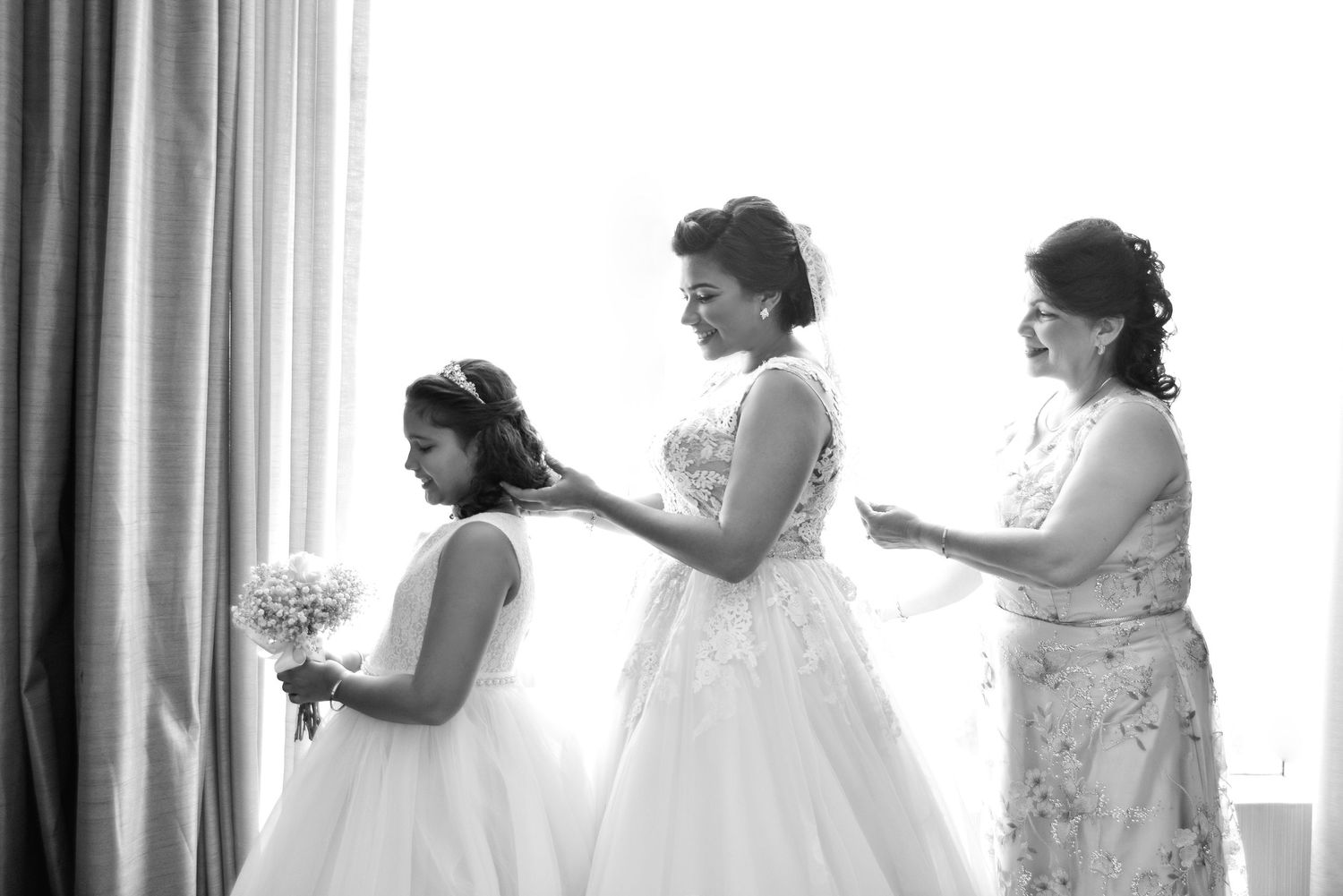 mother and daughter beautiful wedding photography