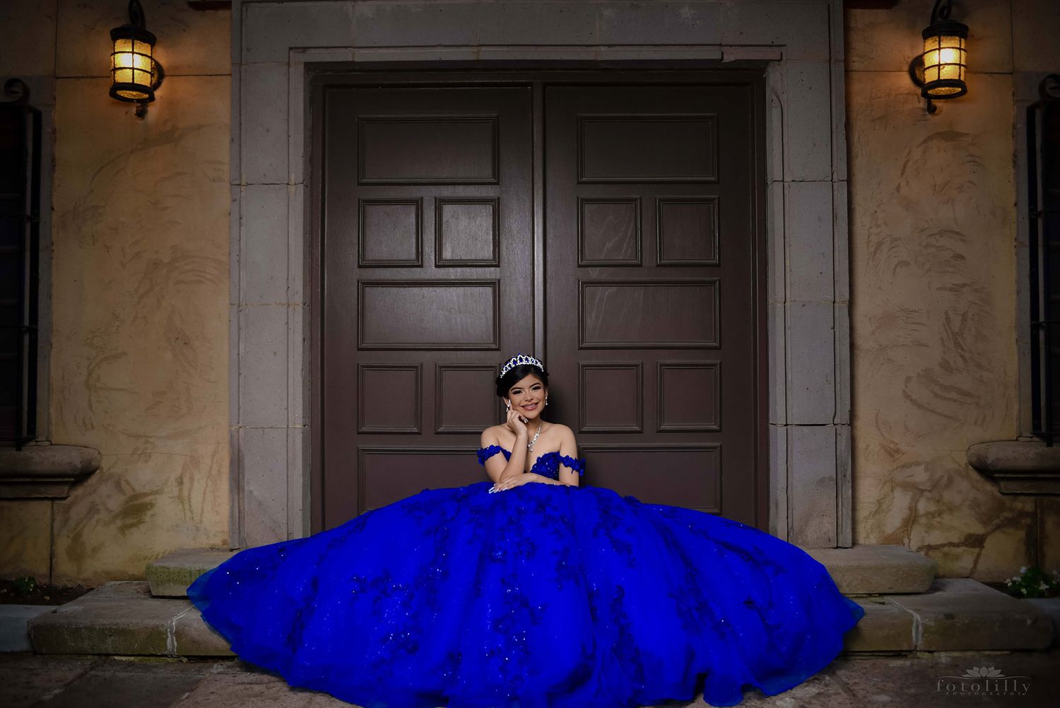 Dallas Fort Worth quince photography featuring Emma in a blue quince dress captured by Fotolilly Photography