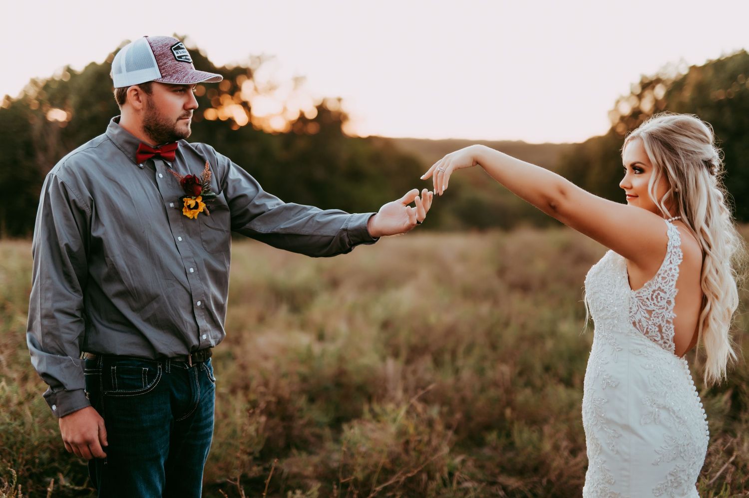 Kansas city wedding photographer. Romantic backyard wedding in Seymour, Missouri. Golden hour wedding images.