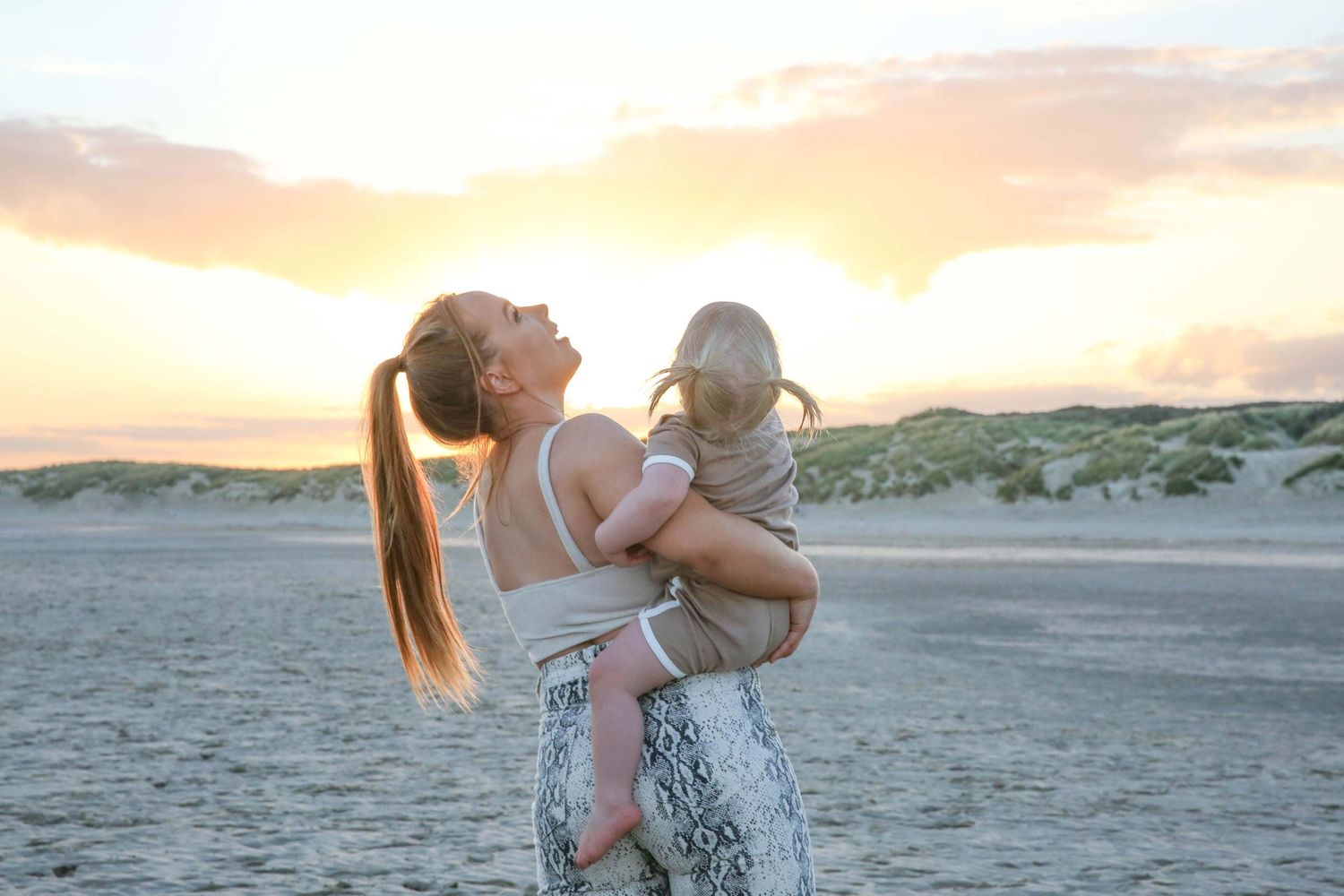 Family Mother Daughter Kid Beach Photoshoot UK London Based photographer Boho lifestyle location home Christmas card