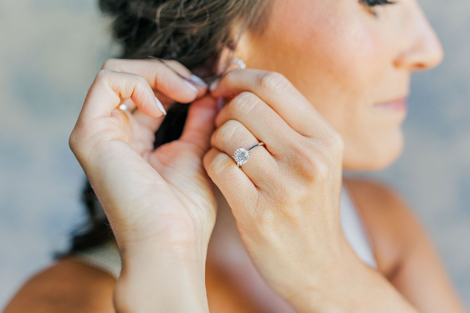 RUST MANOR HOUSE LEESBURG VIRGINIA WEDDING PICTURES BRIDE GETTING READY
