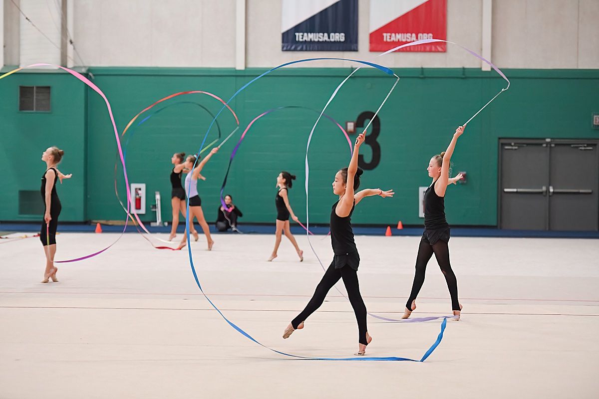 Rhythmic ribbon large circle