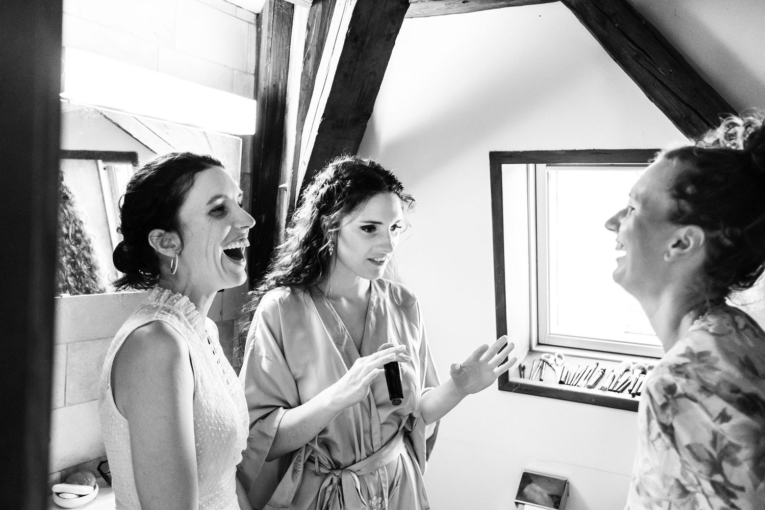 TLOOK photographe de mariage de style documentaire, préparatifs de la mariée