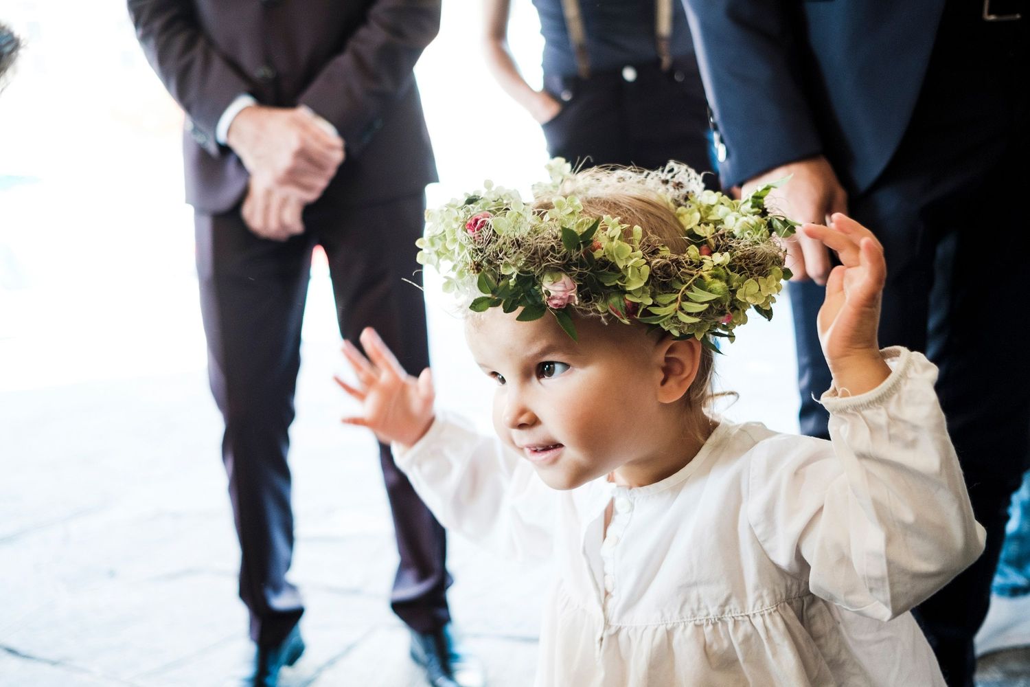 TLOOK photographe de mariage de style documentaire, cérémonie religieuse petit fille