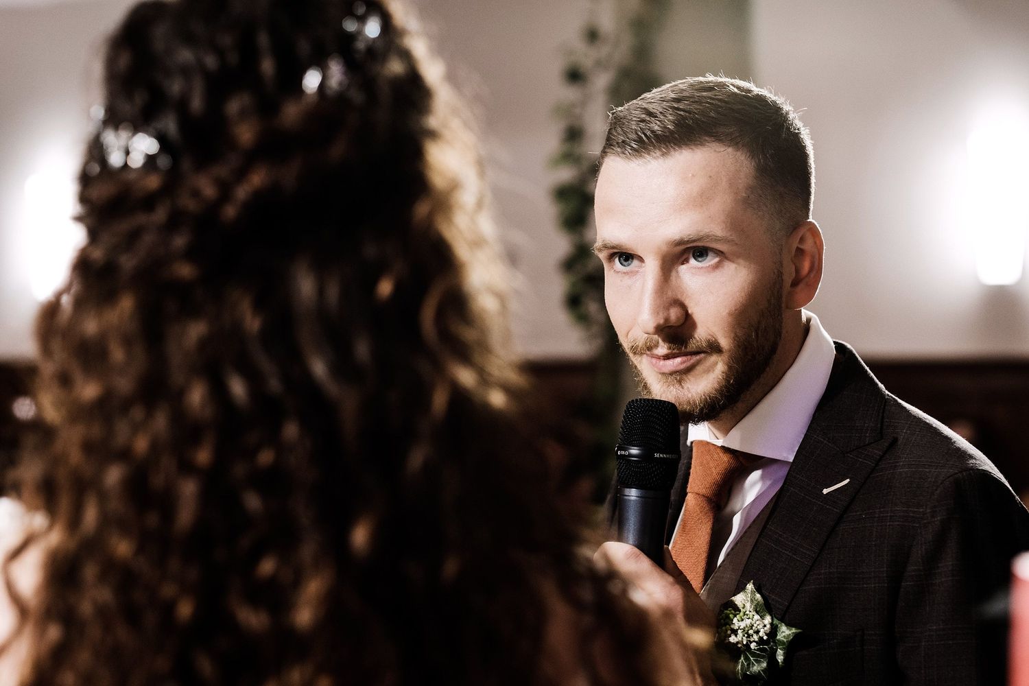 TLOOK photographe de mariage de style documentaire, cérémonie religieuse discours du marié