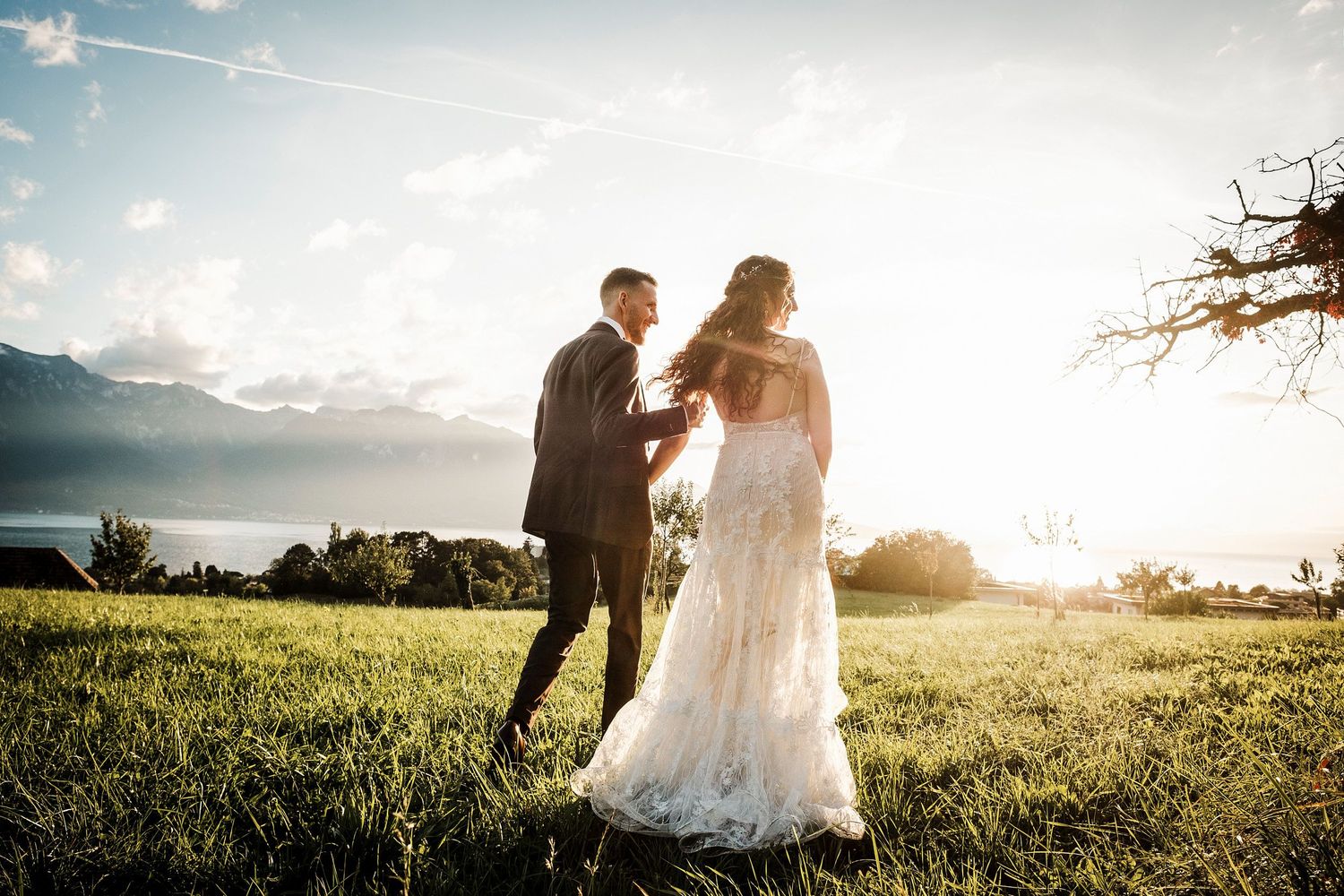 TLOOK photographe de mariage de style documentaire, session couple portraits des mariés