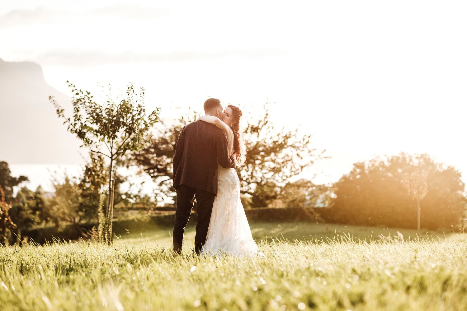 TLOOK photographe de mariage de style documentaire, session couple portraits des mariés