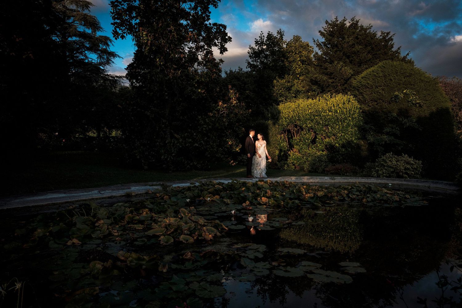 TLOOK photographe de mariage de style documentaire, session couple portraits des mariés