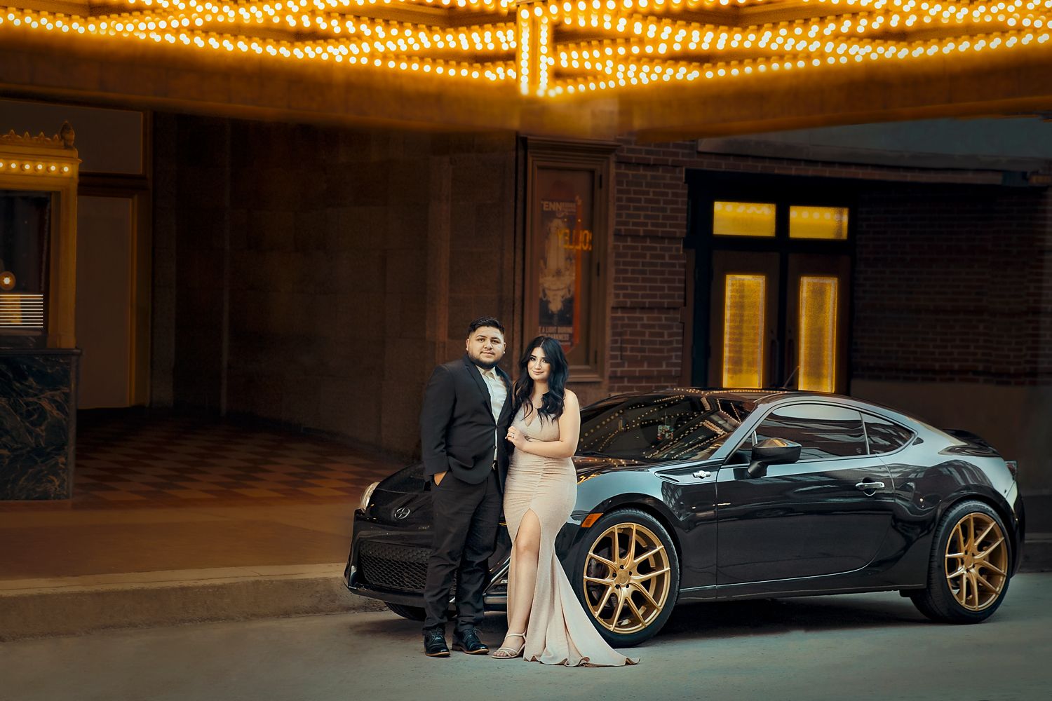 Knoxville Tennessee engagement photographer, Knoxville engagement photographer, knoxville couple photographer, downtown