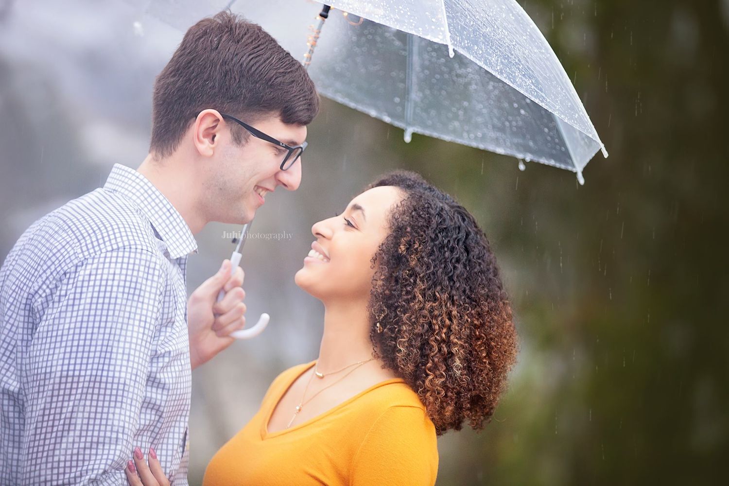 Knoxville Tennessee engagement photographer, Knoxville engagement photographer, knoxville couple photographer, downtown