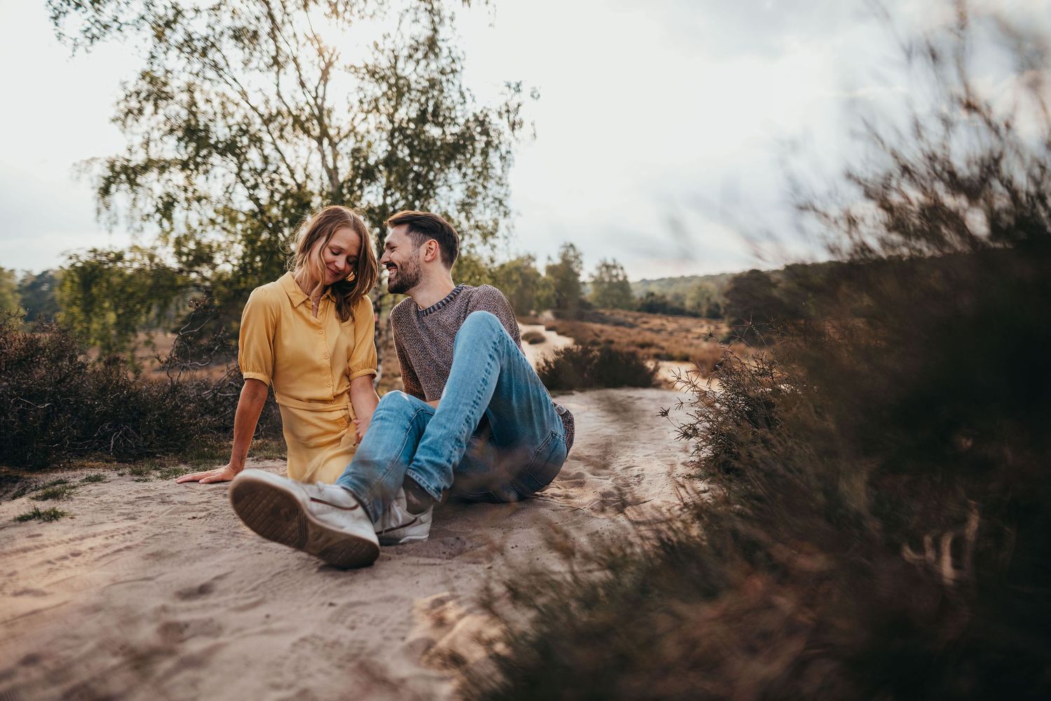 Paar auf Weg Heide Fotografie