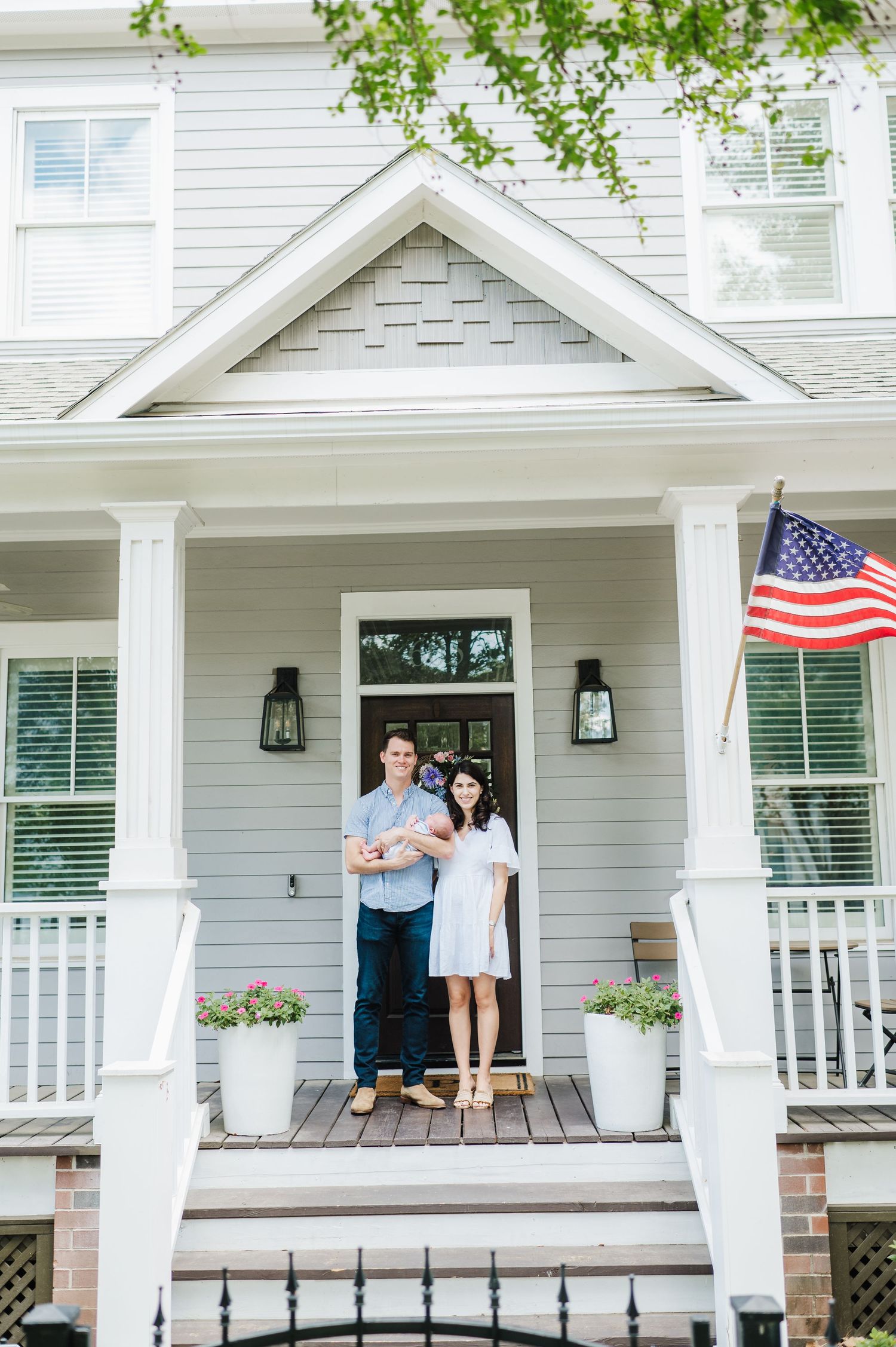 houston newborn lifestyle photographer on front porch