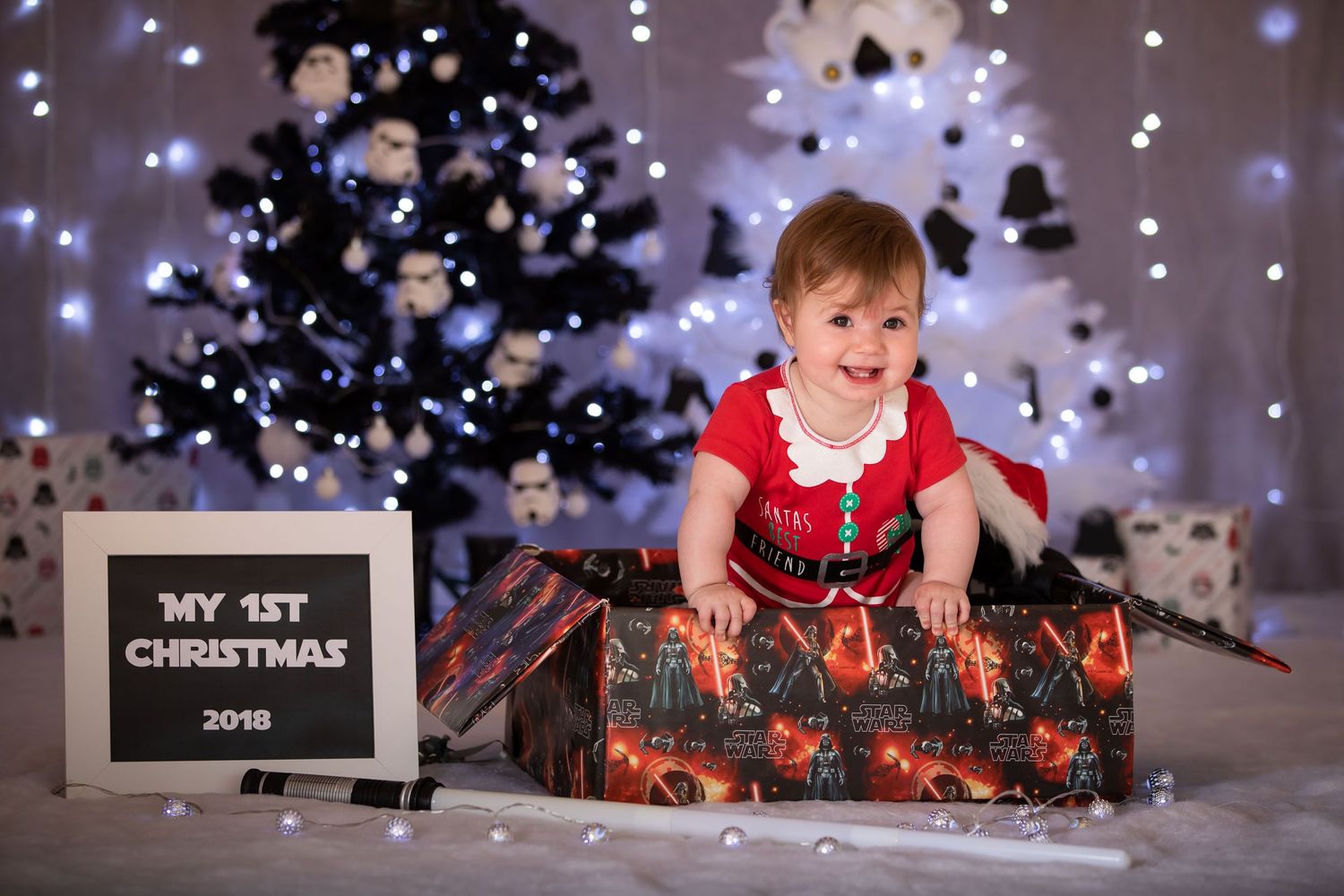 My first Christmas star wars photo of little girl in a box
