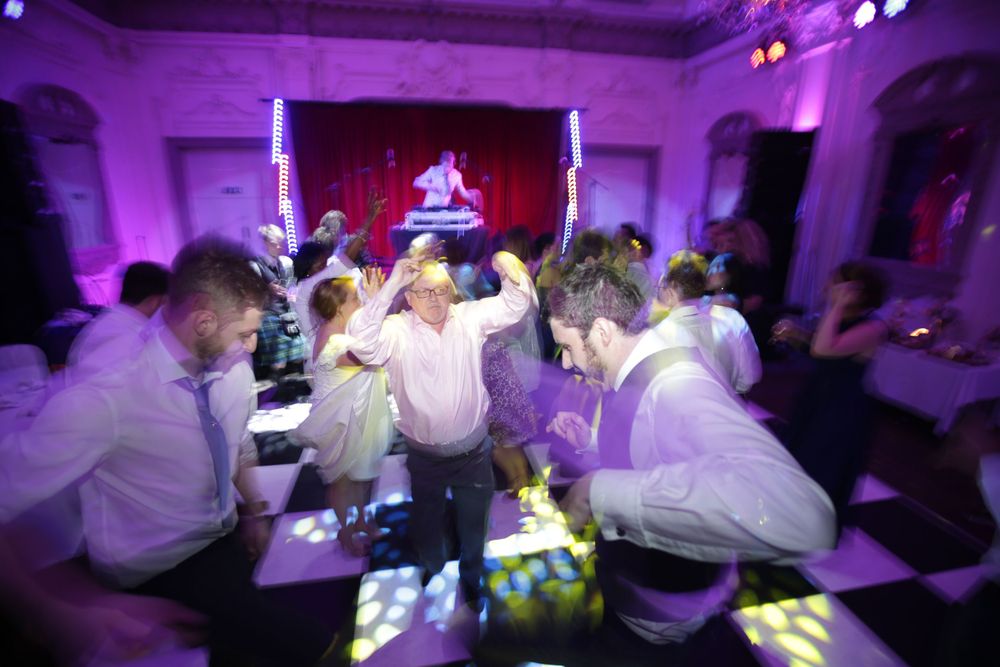 Top-quality good-value wedding photography by Richard Gray of Ealing.
