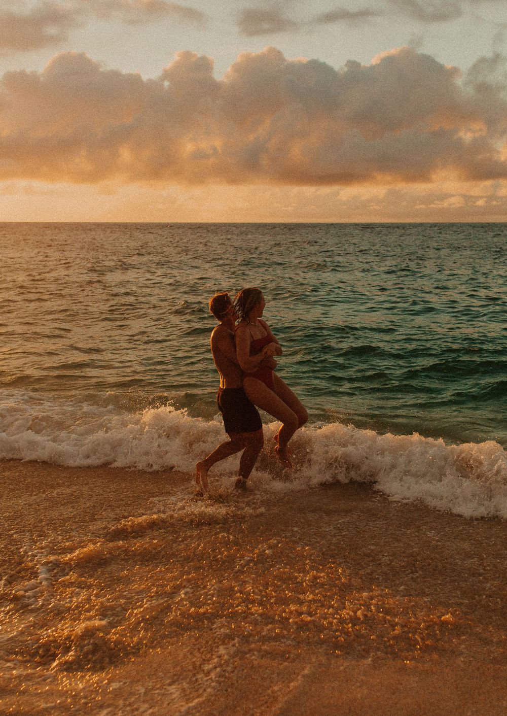 Oahu Couples Photographer | Oahu Wedding Photographer | Hawaii Wedding Photographer | Oahu Engagement photoshoot
