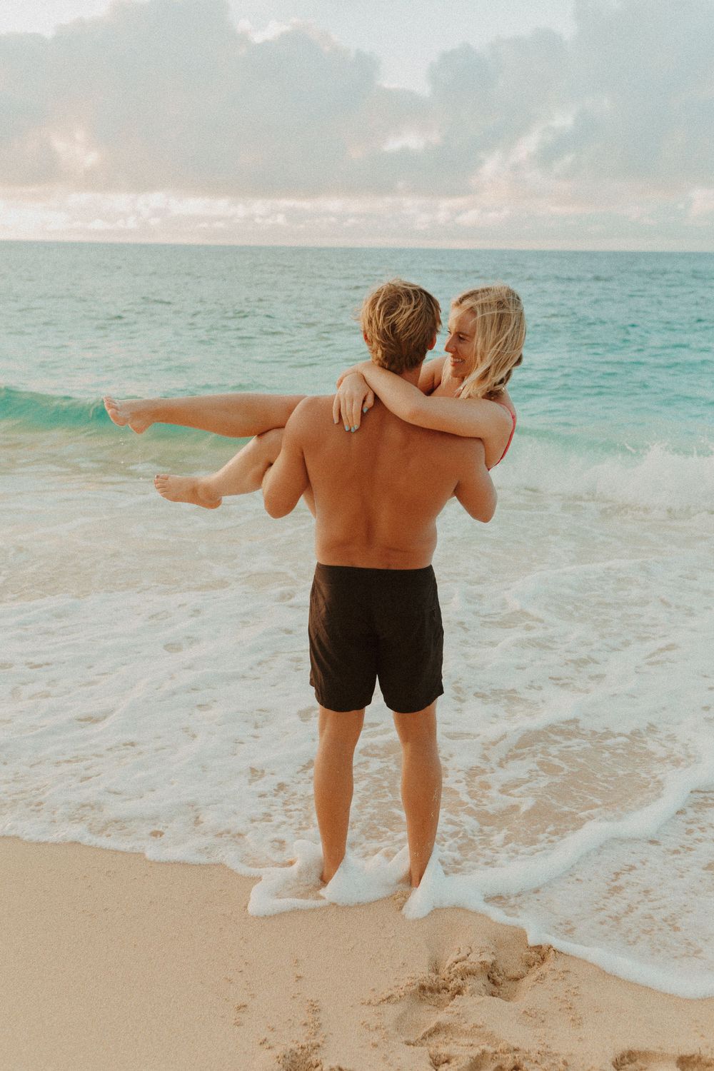 Oahu Couples Photographer | Oahu Wedding Photographer | Hawaii Wedding Photographer | Oahu Engagement photoshoot