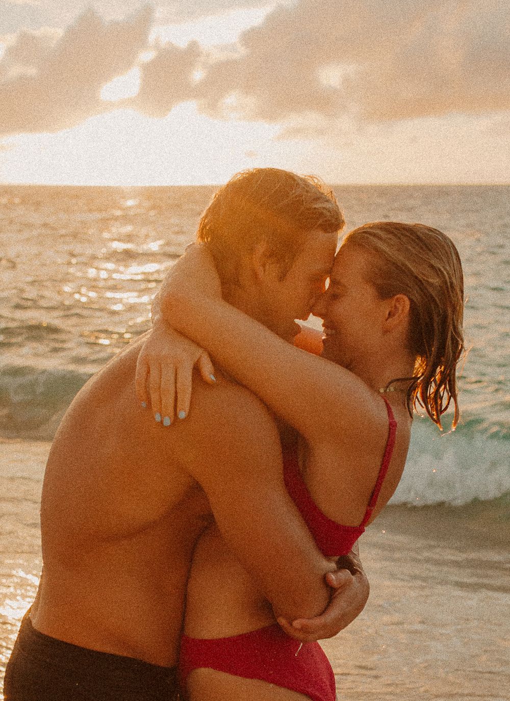 Oahu Couples Photographer | Oahu Wedding Photographer | Hawaii Wedding Photographer | Oahu Engagement photoshoot