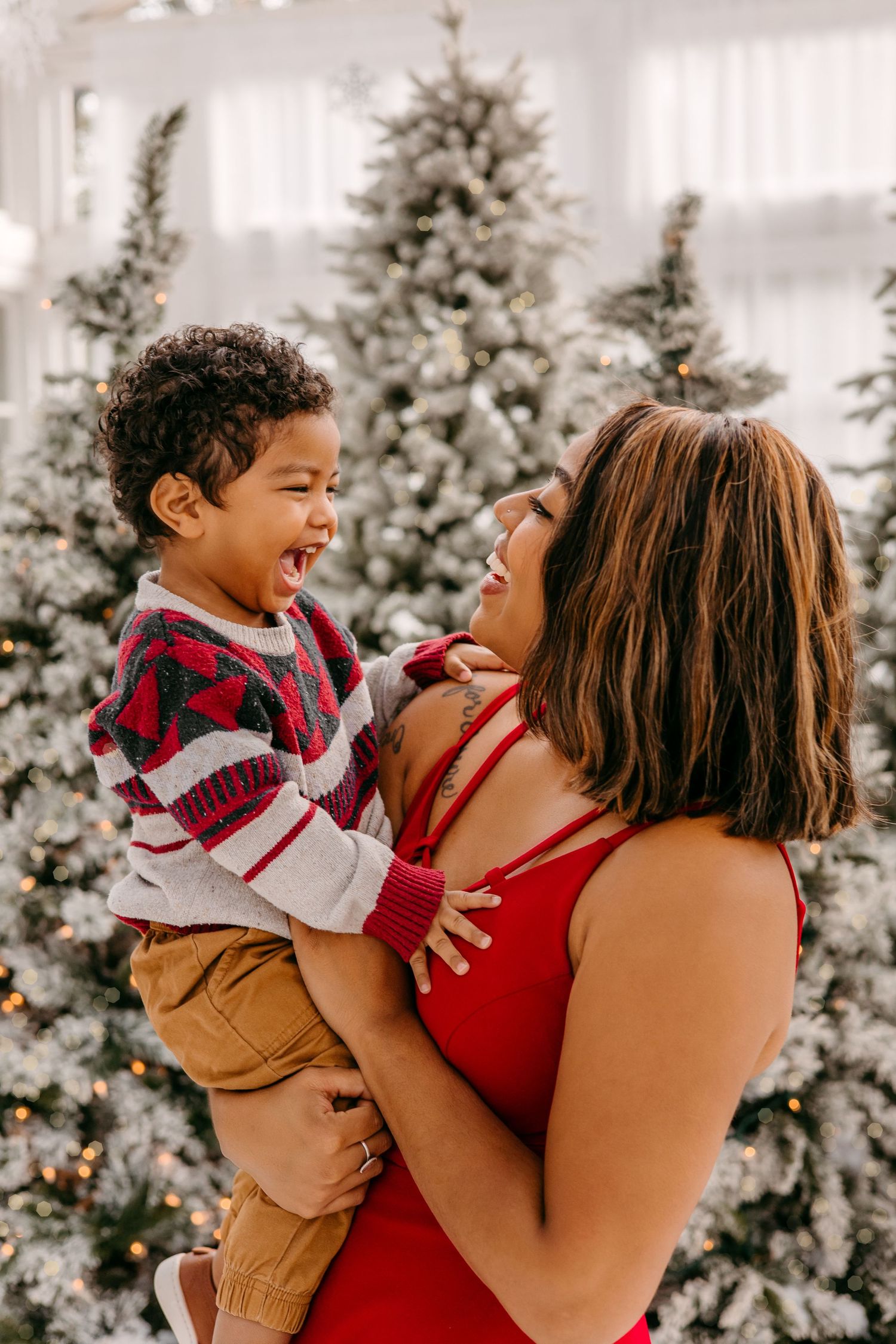 Anna Carreno Photography Newborn photographer in Spring, TX specializing in safe, timeless newborn portraits, maternity, cake smash sessions