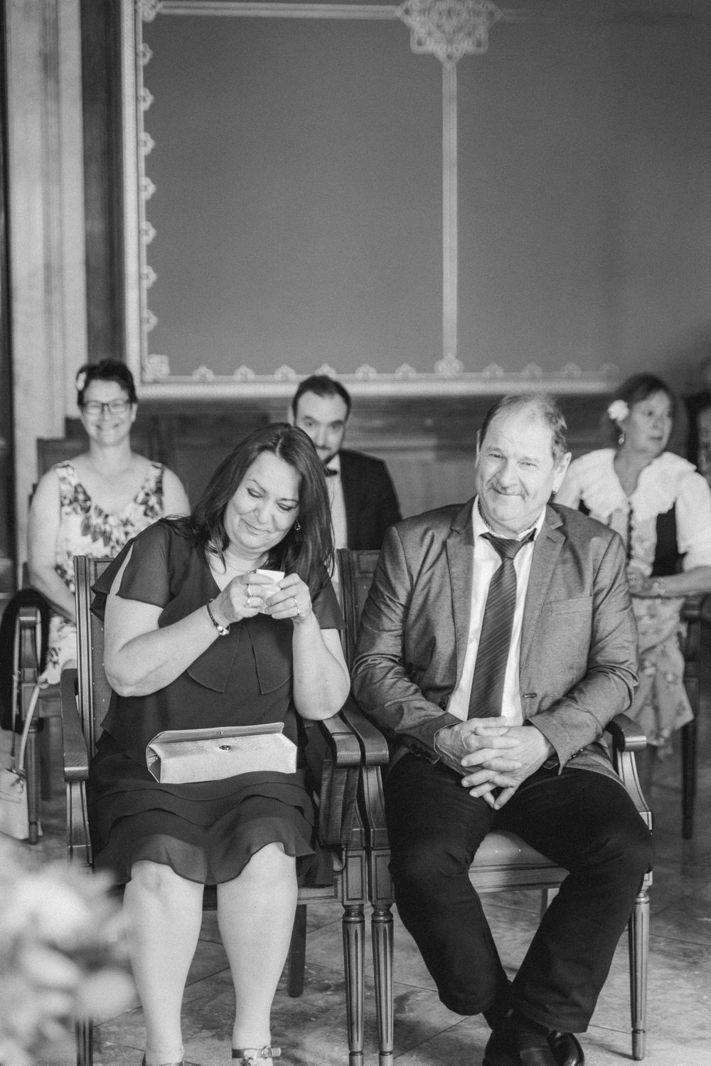 Emotionale Hochzeitsreportage einer standesamtlichen Trauung in Dresden – natürliche Hochzeitsfotografie mit echten Momenten,