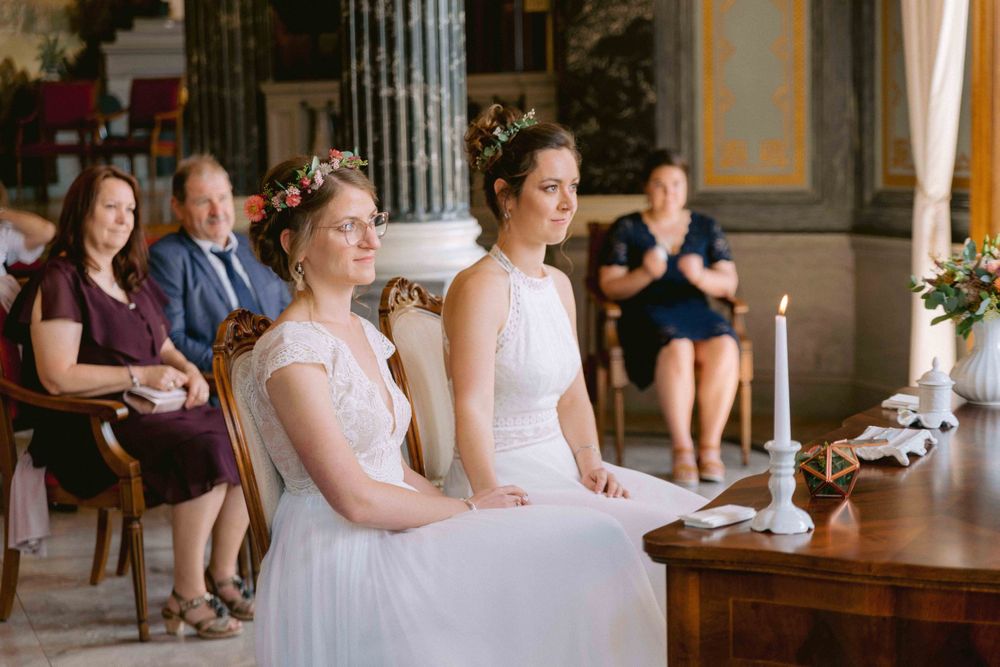 Emotionale Hochzeitsreportage einer standesamtlichen Trauung in Dresden – natürliche Hochzeitsfotografie mit echten Momenten,