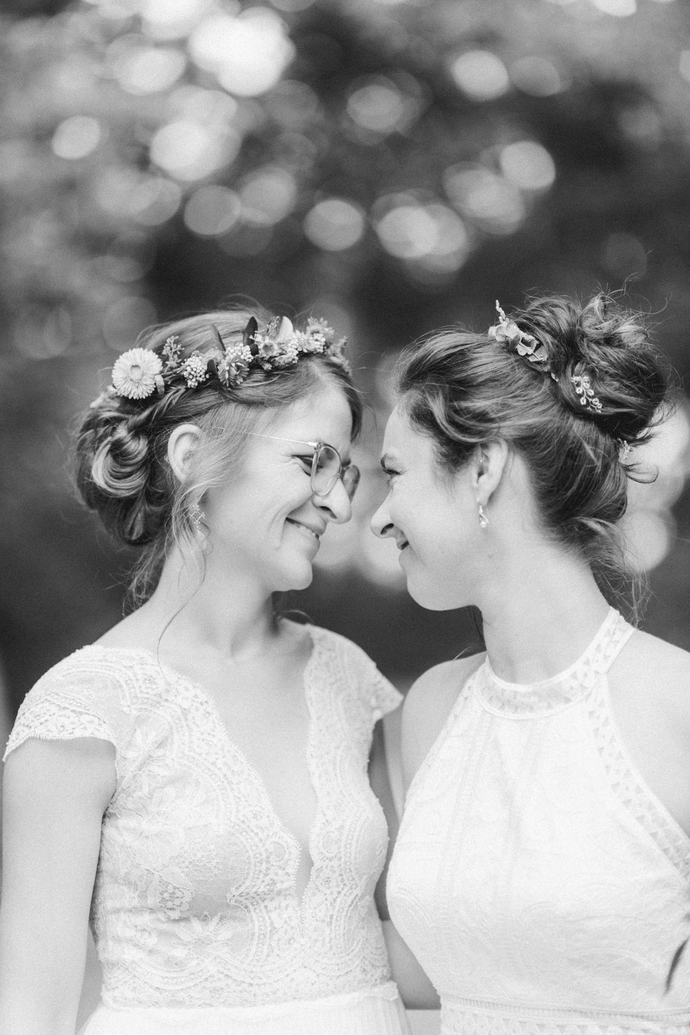 Emotionale Hochzeitsreportage einer standesamtlichen Trauung in Dresden – natürliche Hochzeitsfotografie mit echten Momenten,