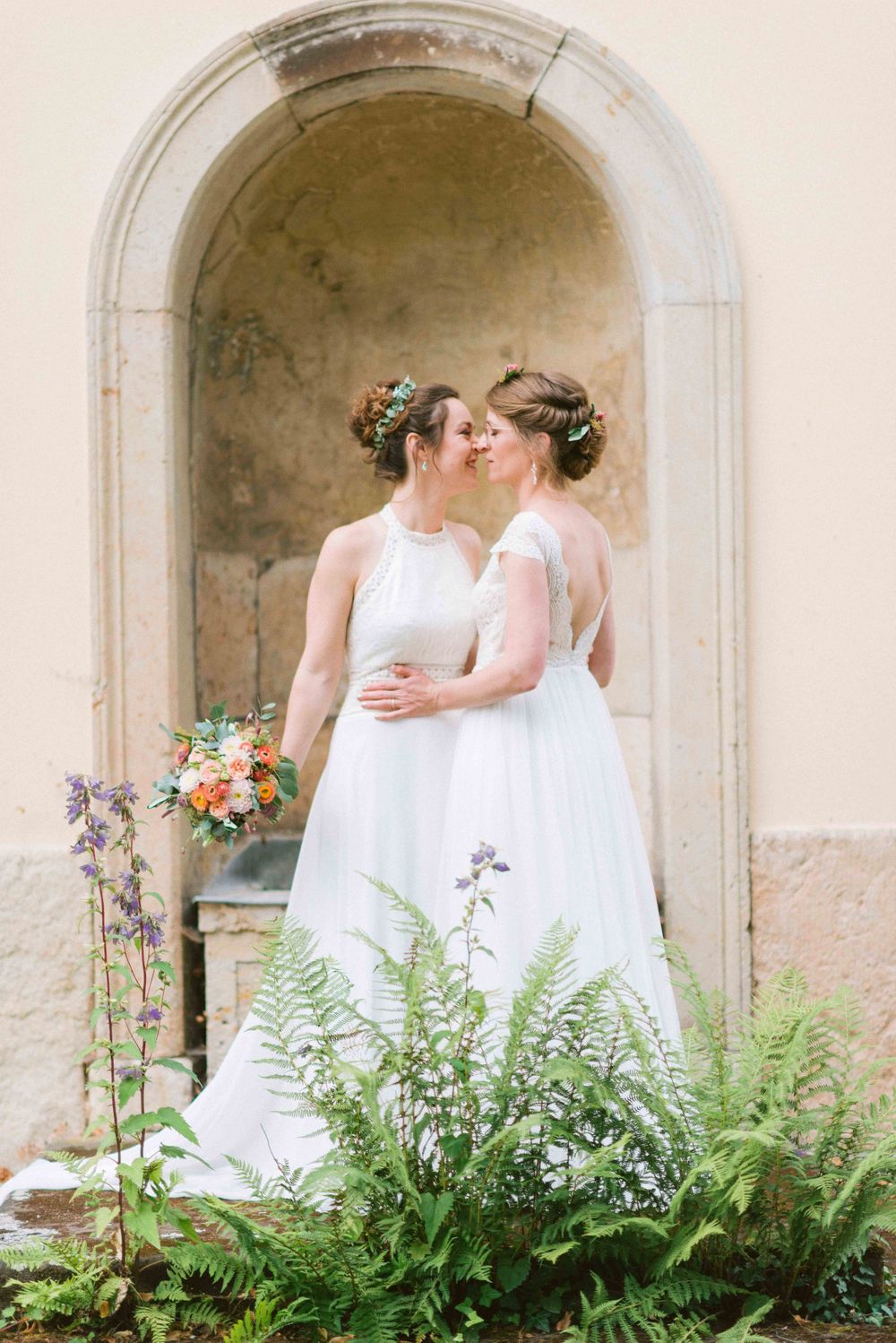 Emotionale Hochzeitsreportage einer standesamtlichen Trauung in Dresden – natürliche Hochzeitsfotografie mit echten Momenten,
