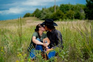 A romantic outdoor photo session in a grassy field on a sunny summer day.