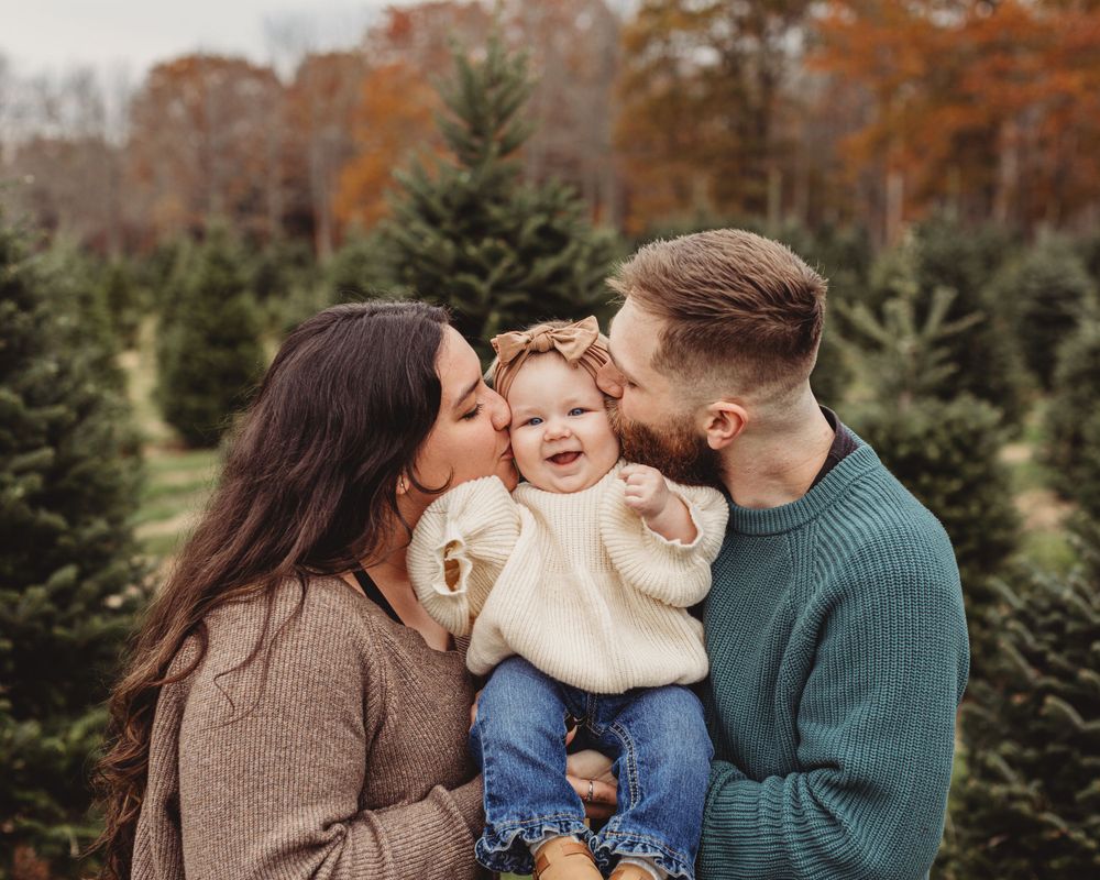 Professional family photo - tree farm edition