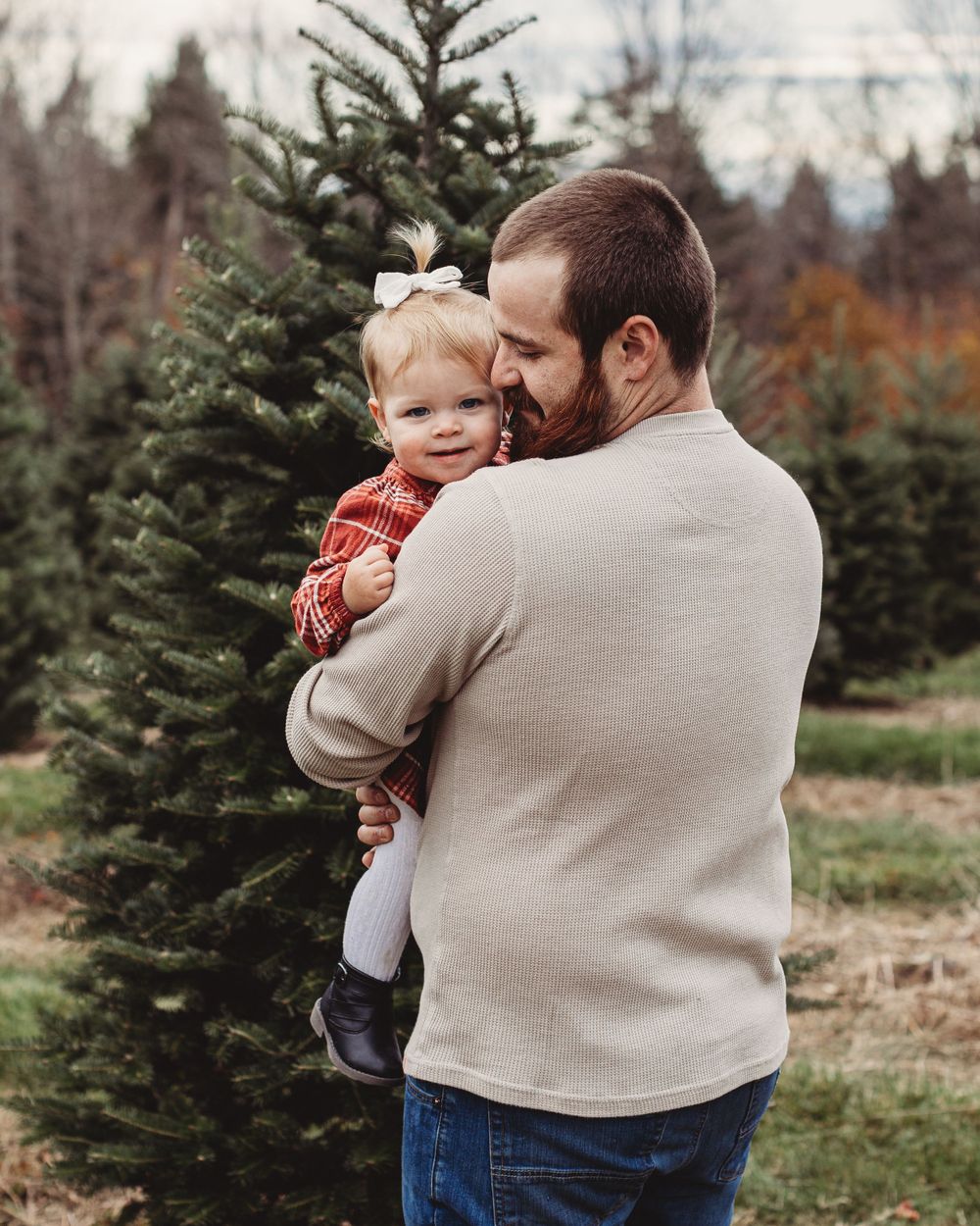 Professional family photo - tree farm edition