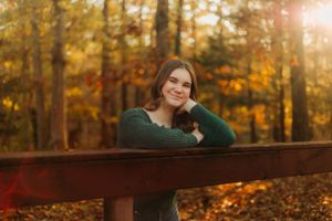 Springfield, MO photographer and designer. Outdoor senior photos Portrait.