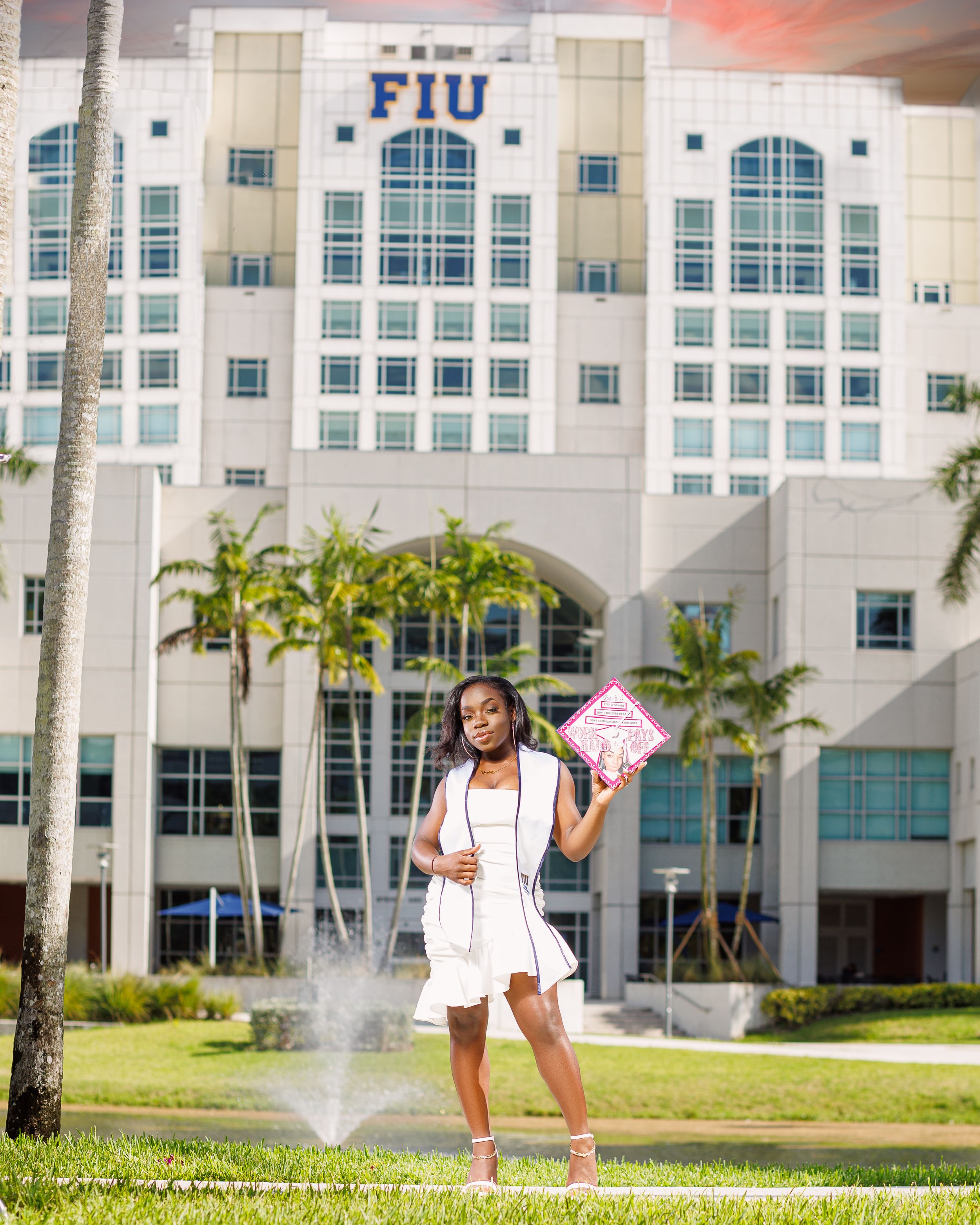 COMMENCEMENT GRADUATION PHOTOSHOOT.