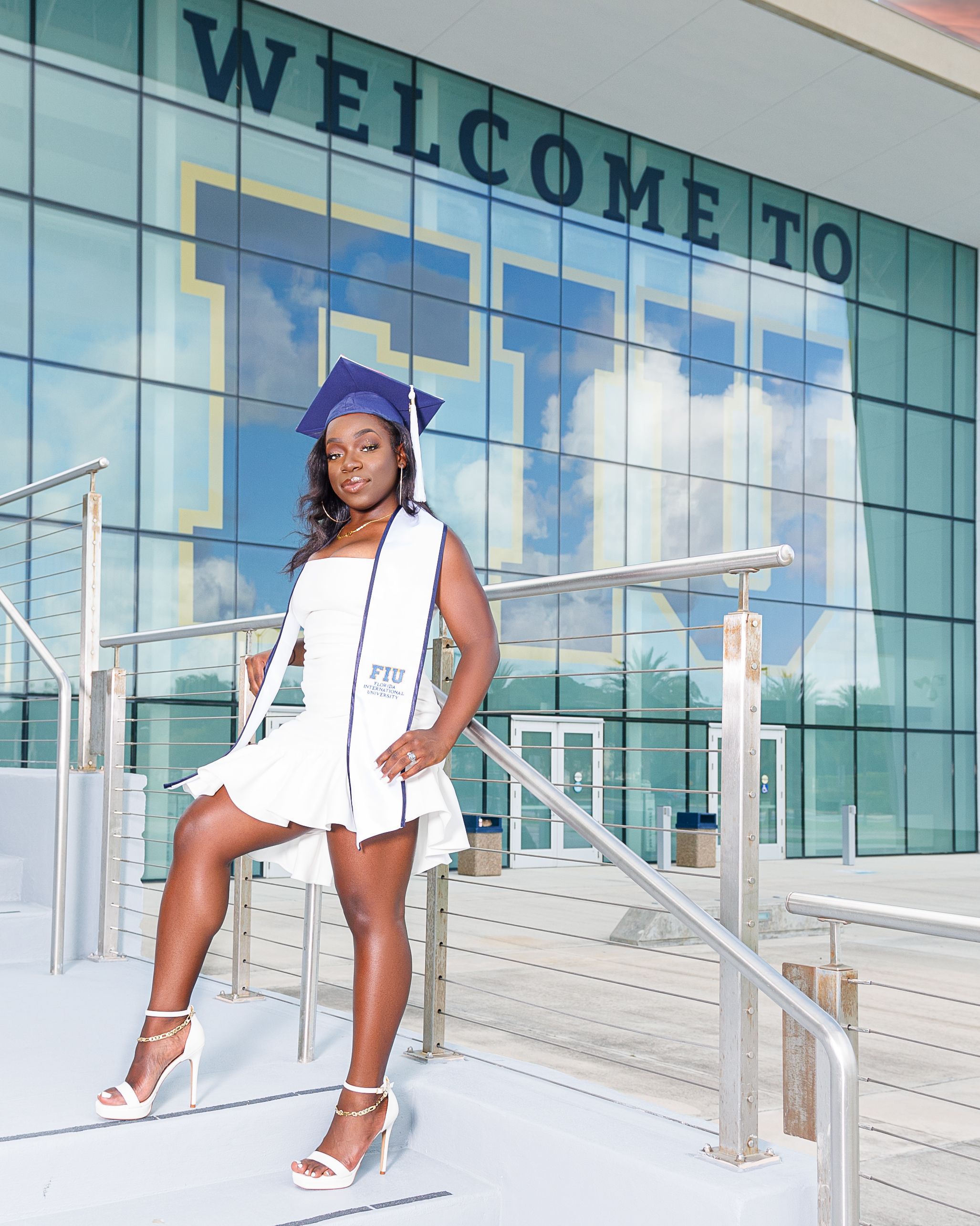 COMMENCEMENT GRADUATION PHOTOSHOOT.