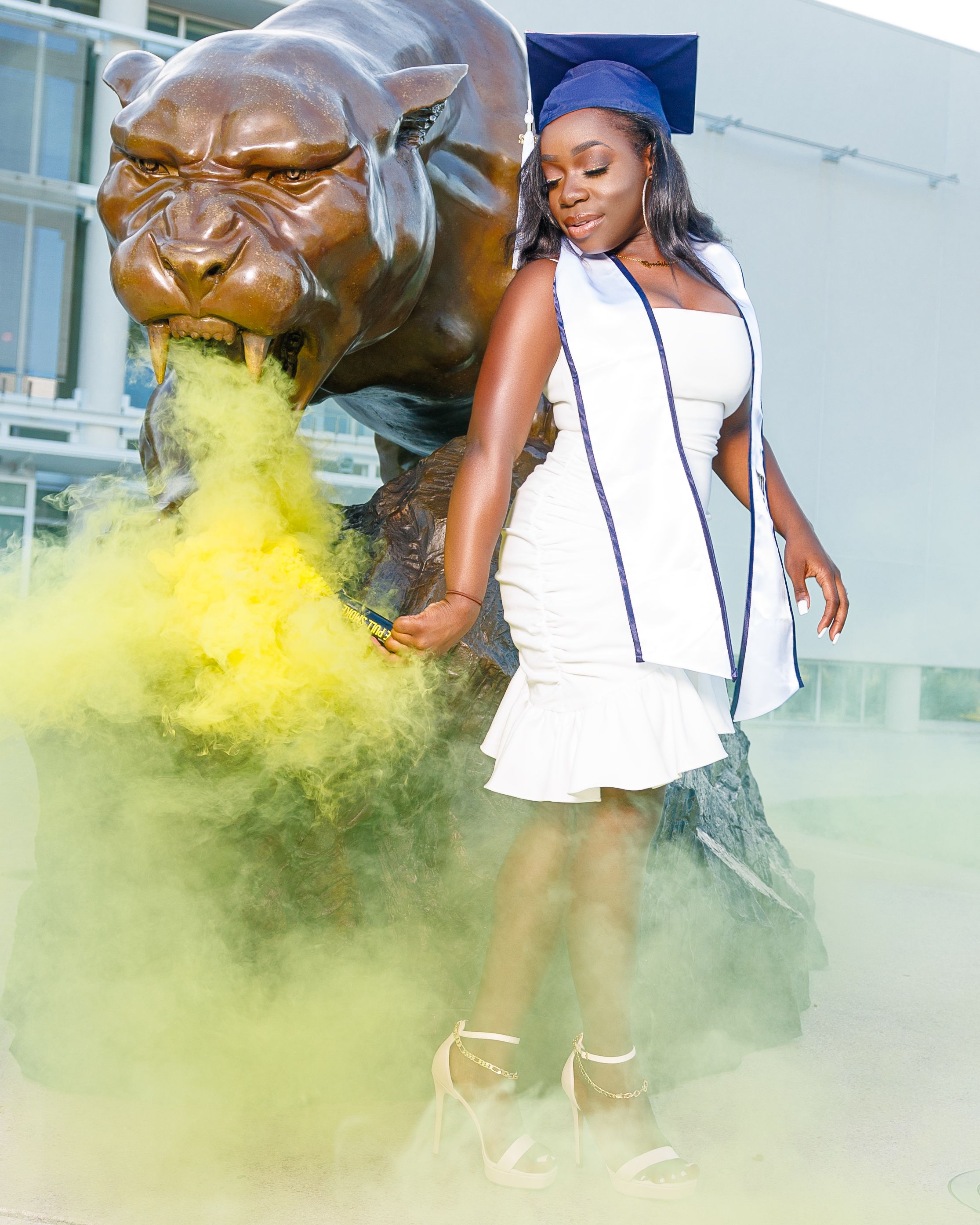 COMMENCEMENT GRADUATION PHOTOSHOOT.