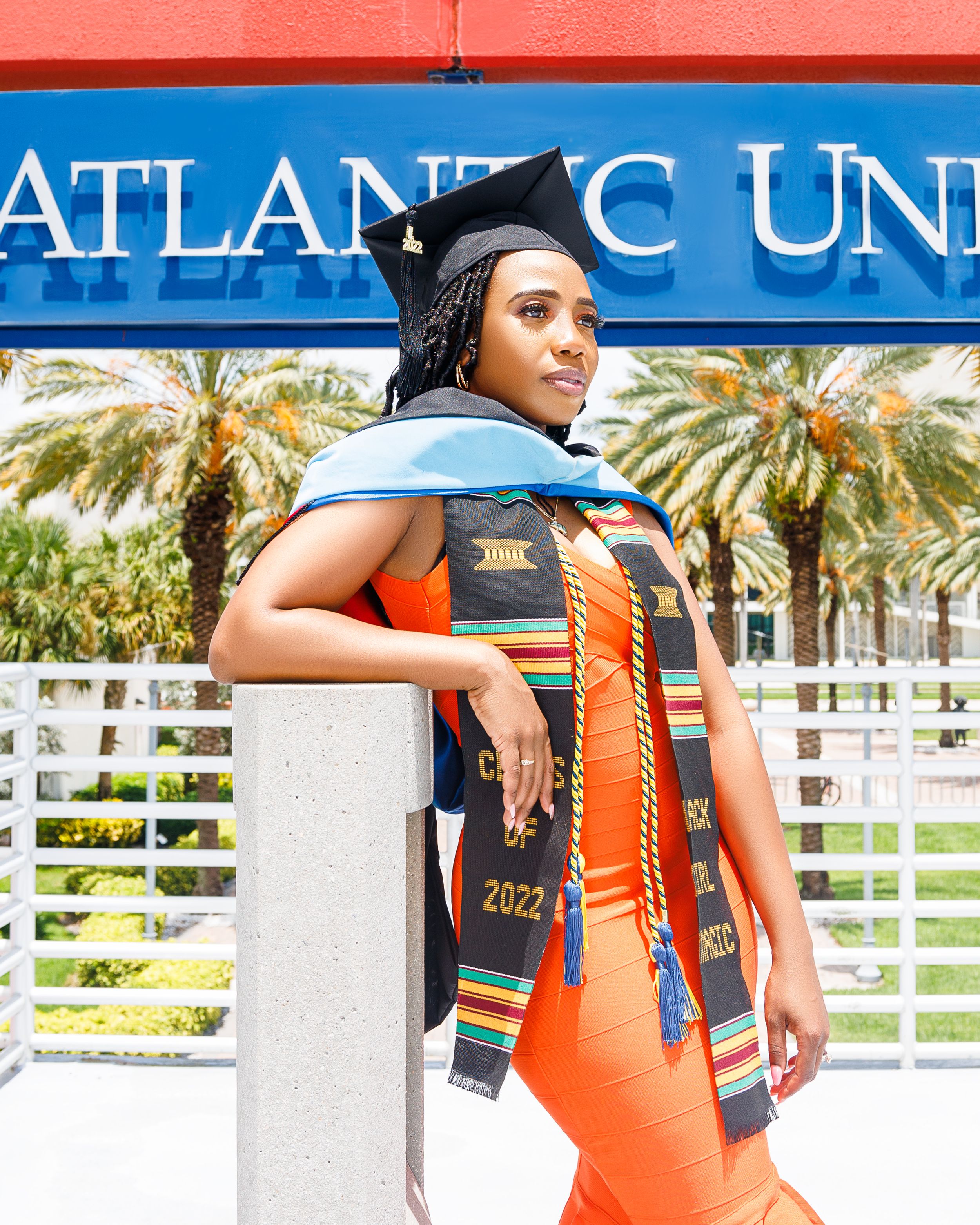COMMENCEMENT GRADUATION PHOTOSHOOT.