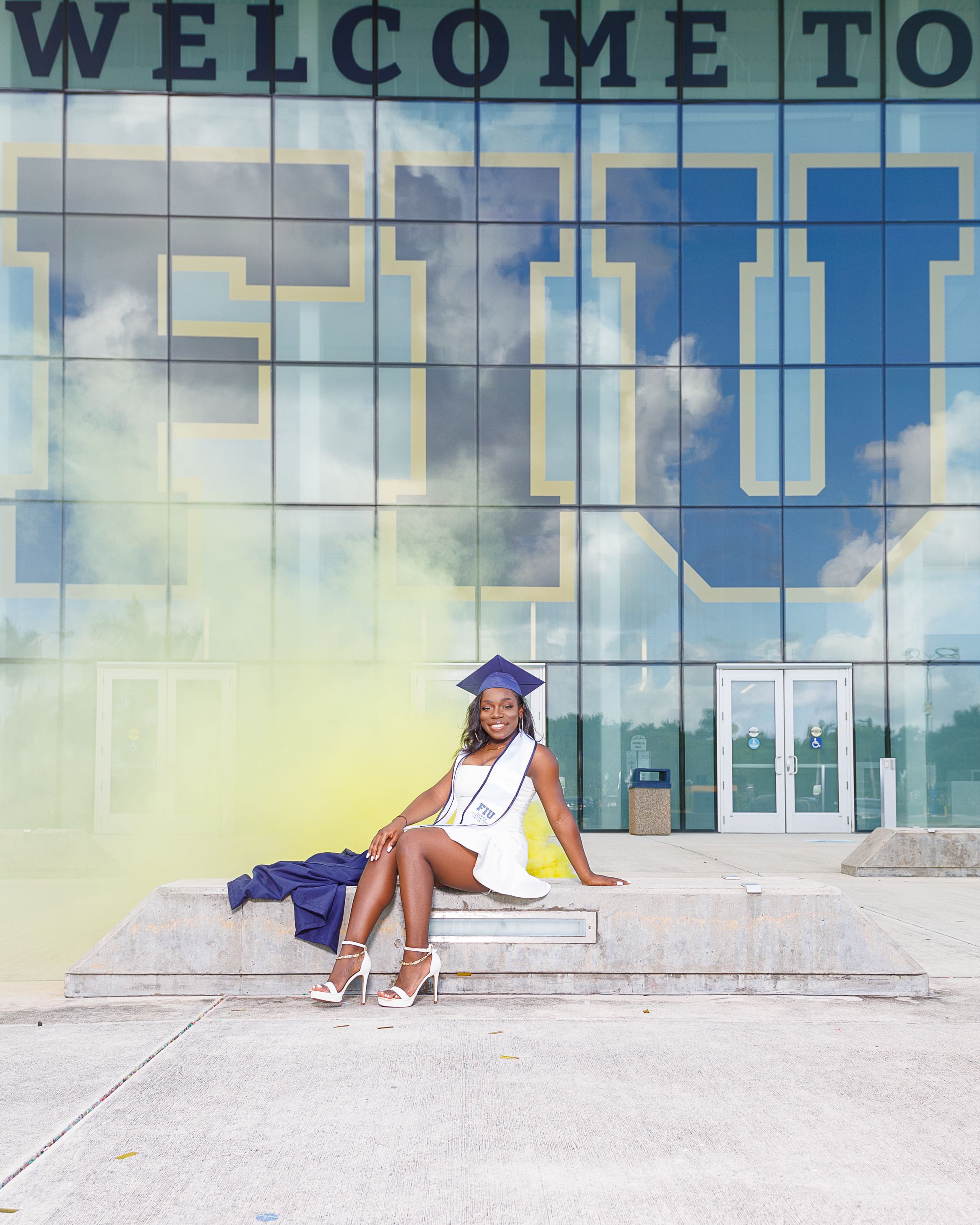 COMMENCEMENT GRADUATION PHOTOSHOOT.