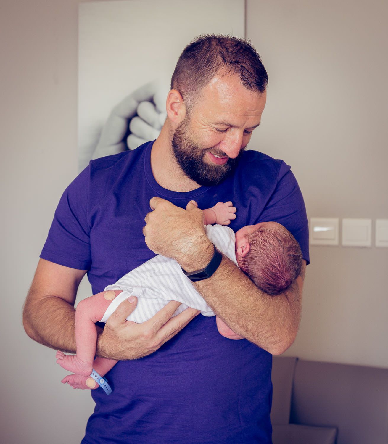 dad holding brand new baby in the hospital after birth during Fresh 48