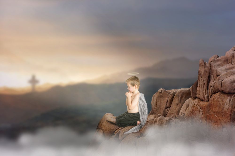 angel in prayer