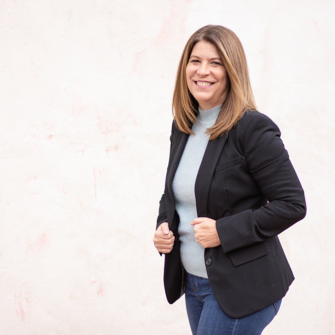 Pam Aylor Photography headshot outdoors hanover