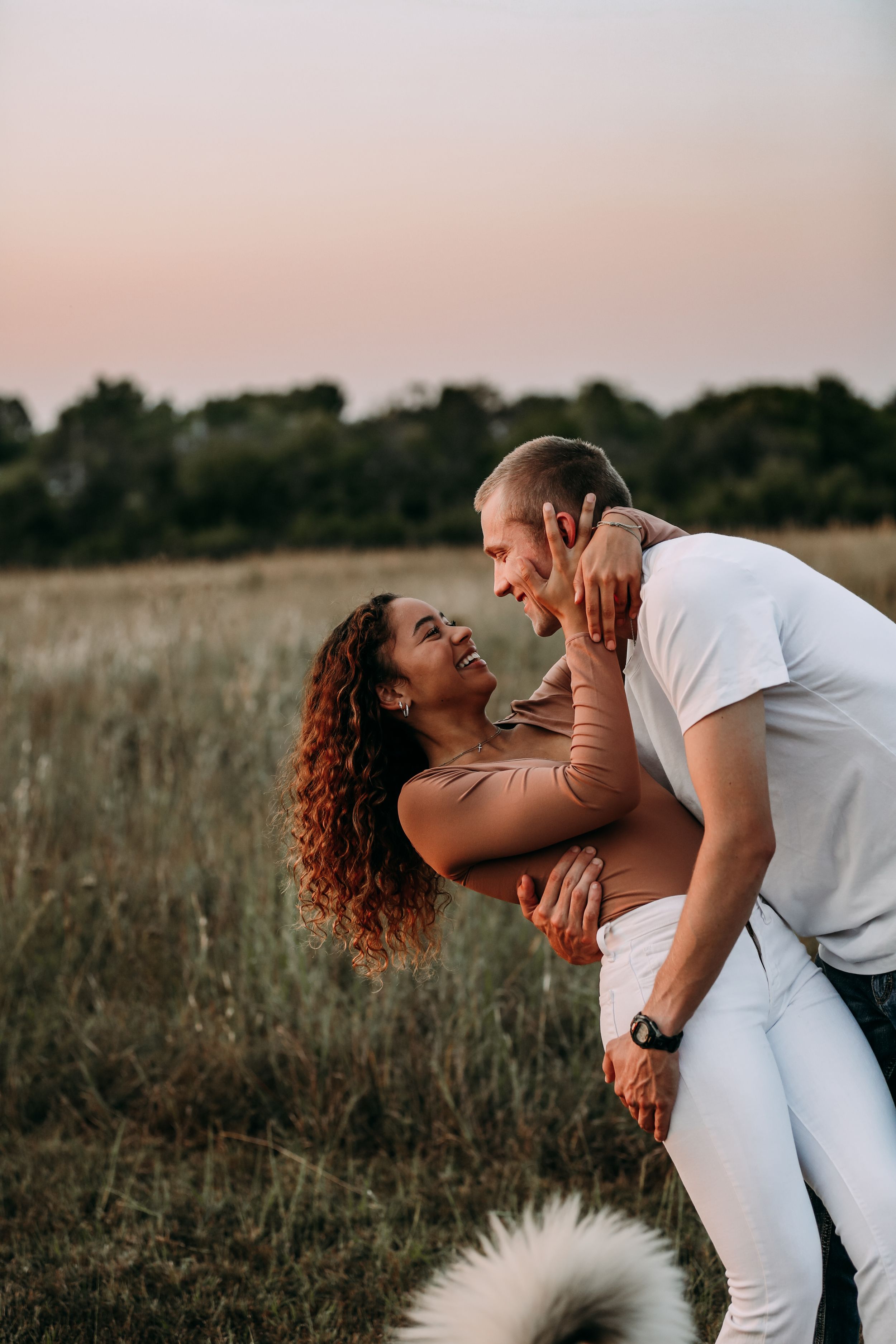 couple dipping in grass
