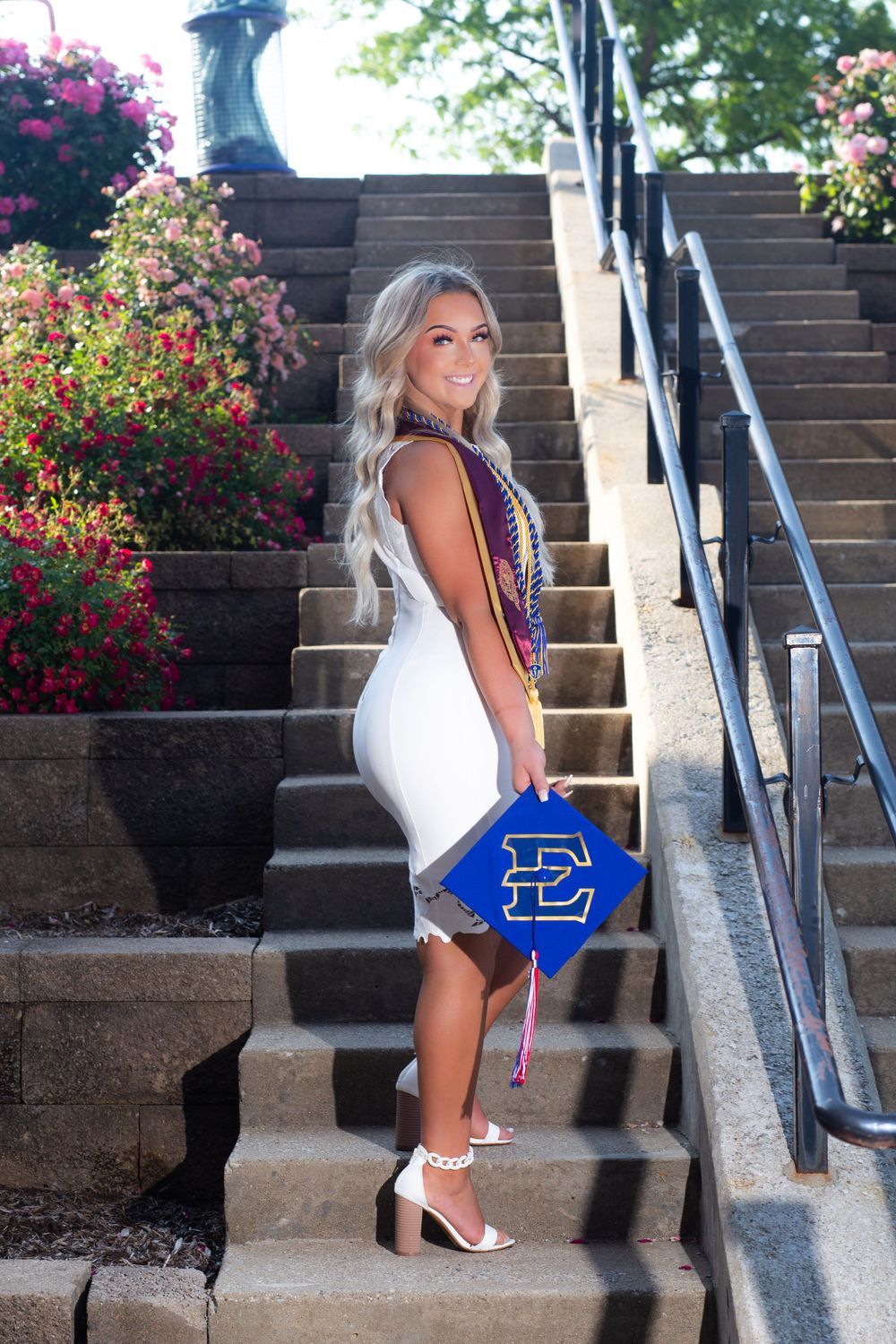 kentucky Lexington Georgetown Cynthiana Senior photographer cap and gown session