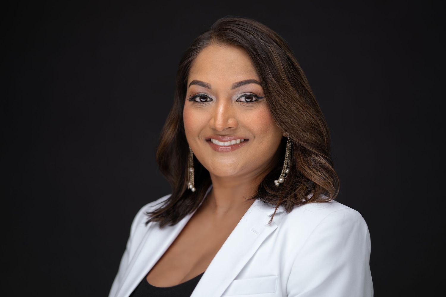 Orlando corporate headshot photographer Ray Alvarez — on site corporate event headshot lounge portrait