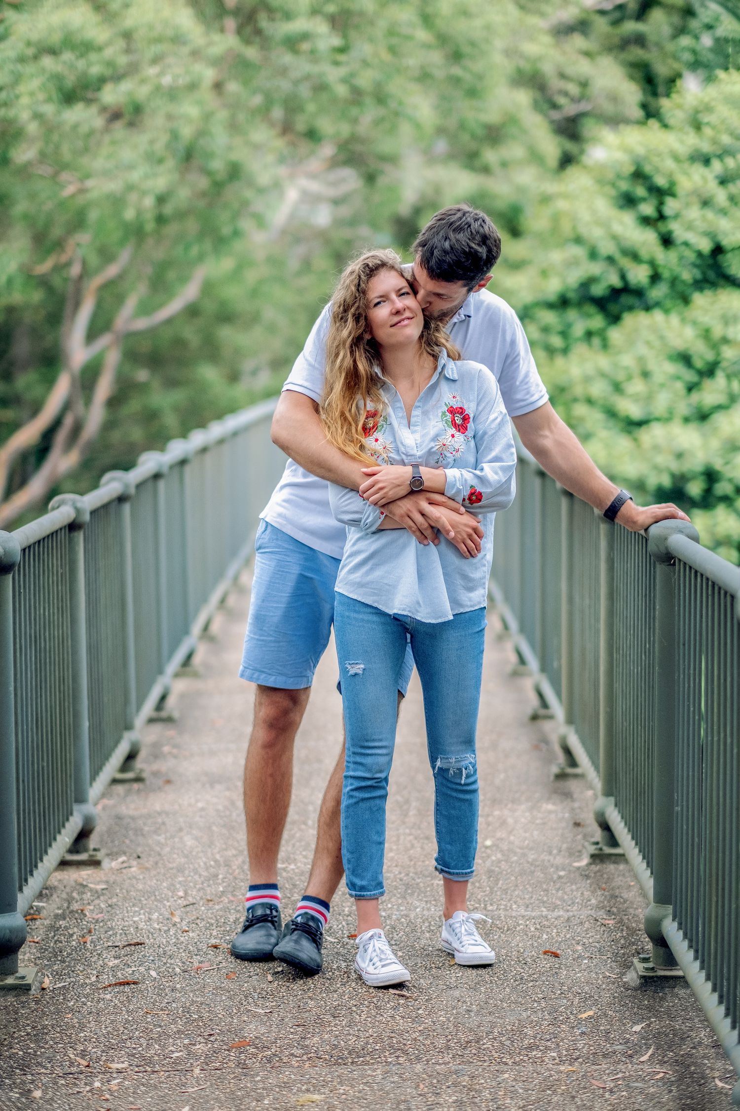 Reid-Park-Bridge-couples-photoshoot