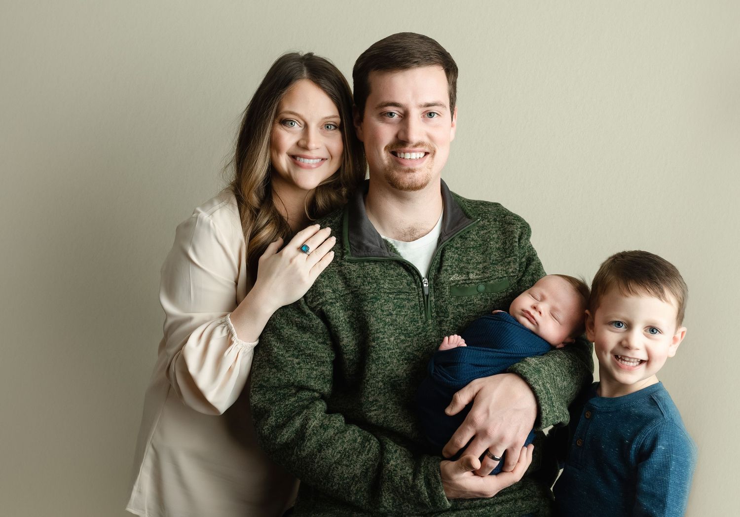 Family newborn session. Greenville sc newborn photographer, Easley sc newborn photographer, Upstate newborn photographer.