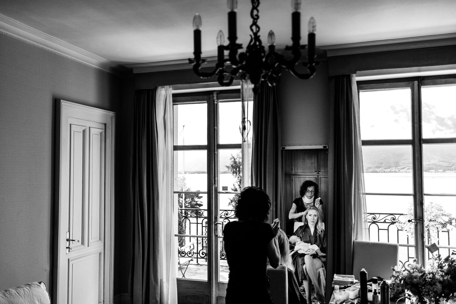 TLOOK photographe de mariage de style documentaire, préparatifs de la mariée coiffure
