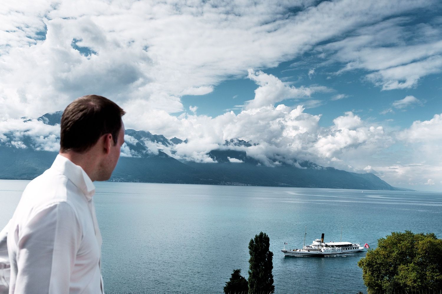 TLOOK photographe de mariage de style documentaire, Montreux Palace préparatifs du marié