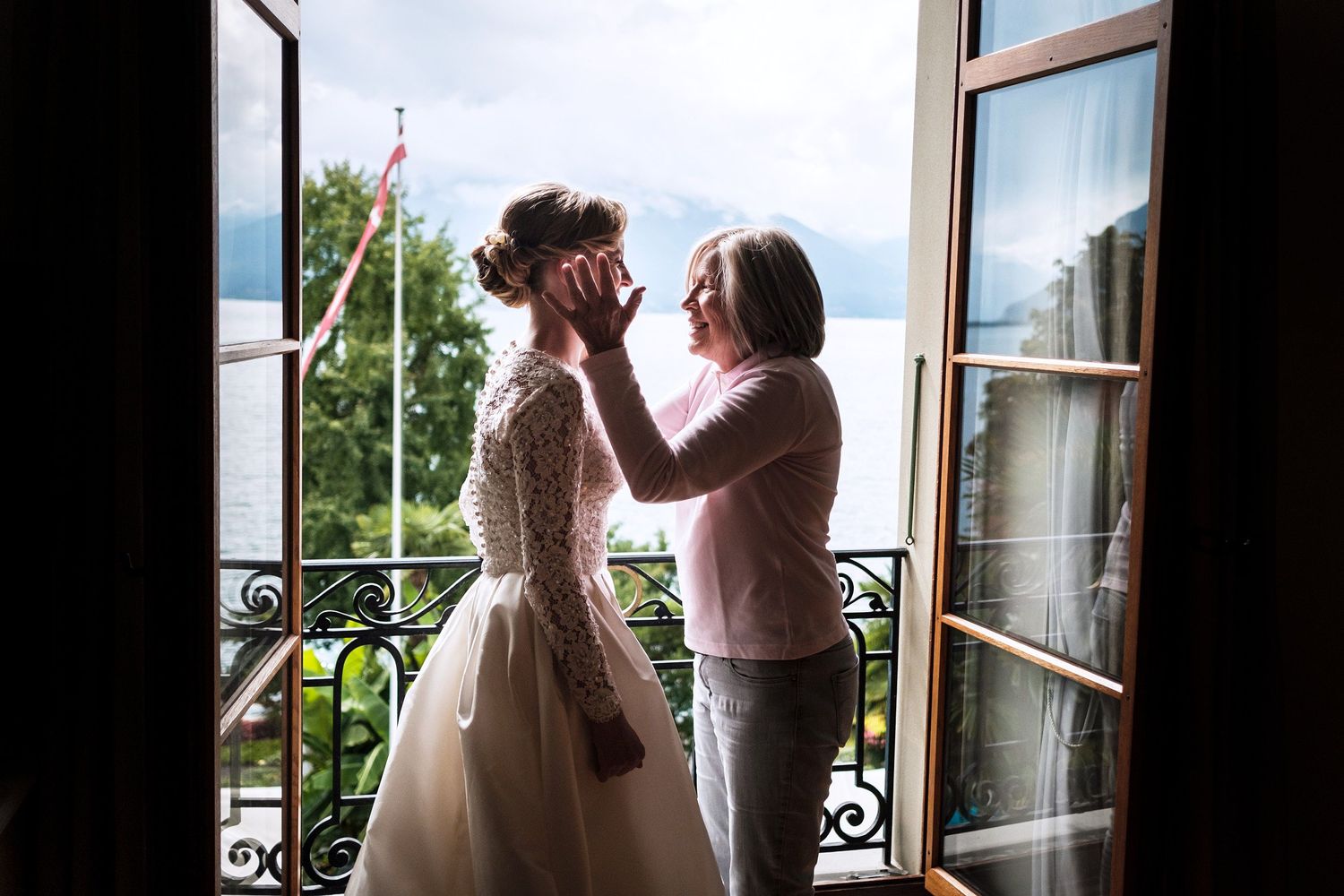 TLOOK photographe de mariage de style documentaire, préparatifs de la mariée et de sa maman